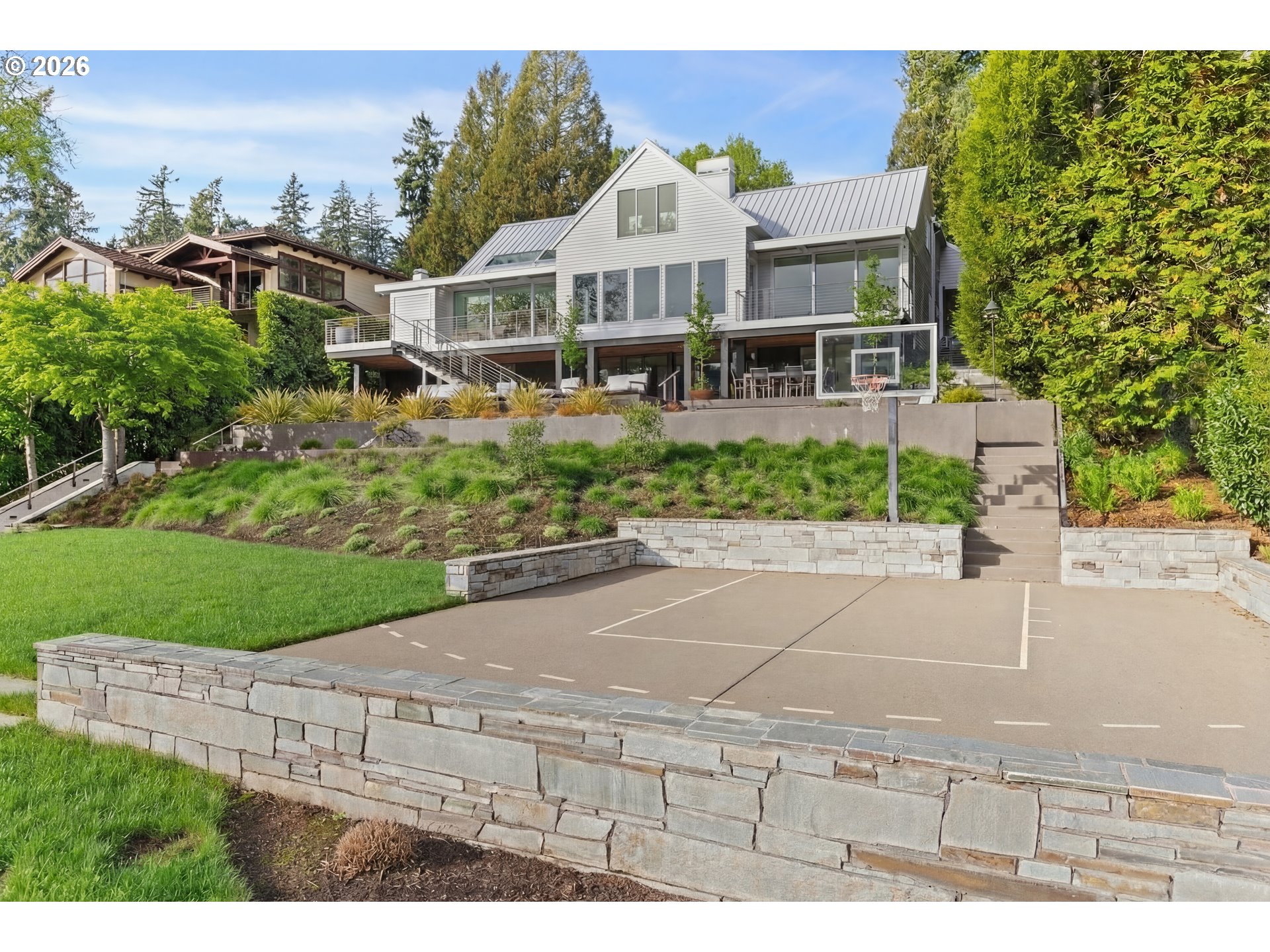 2600 SUMMIT DR