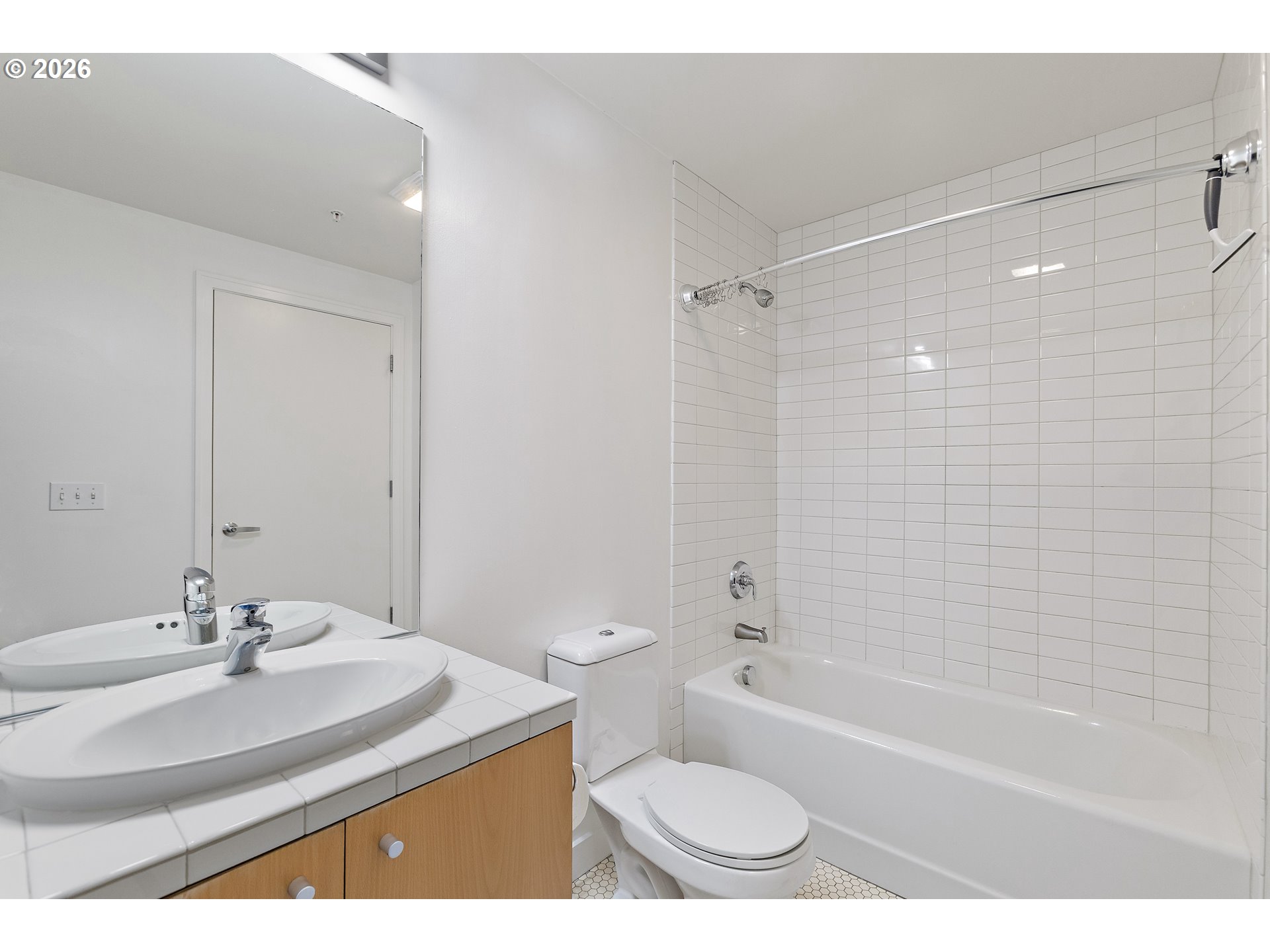 1926 W BURNSIDE ST 812