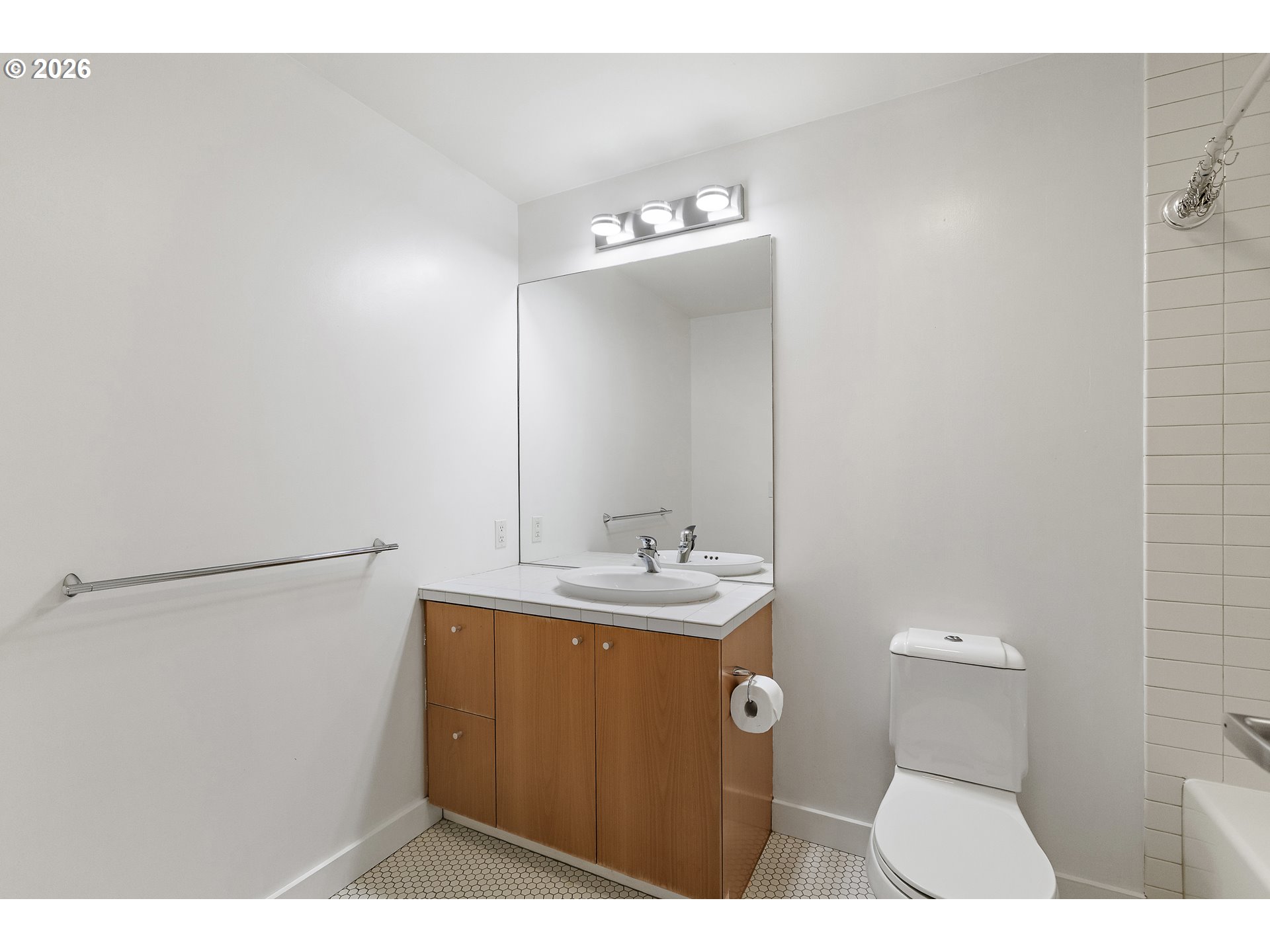 1926 W BURNSIDE ST 812