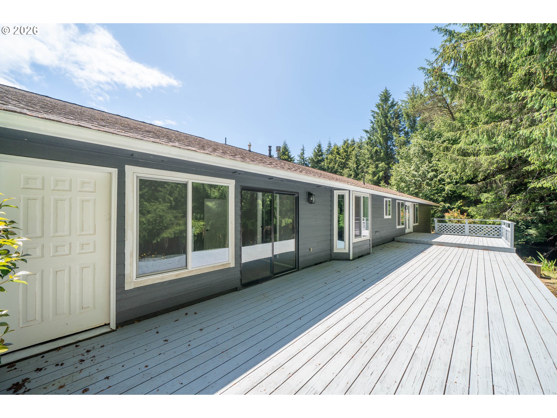 60 SEAGROVE PL