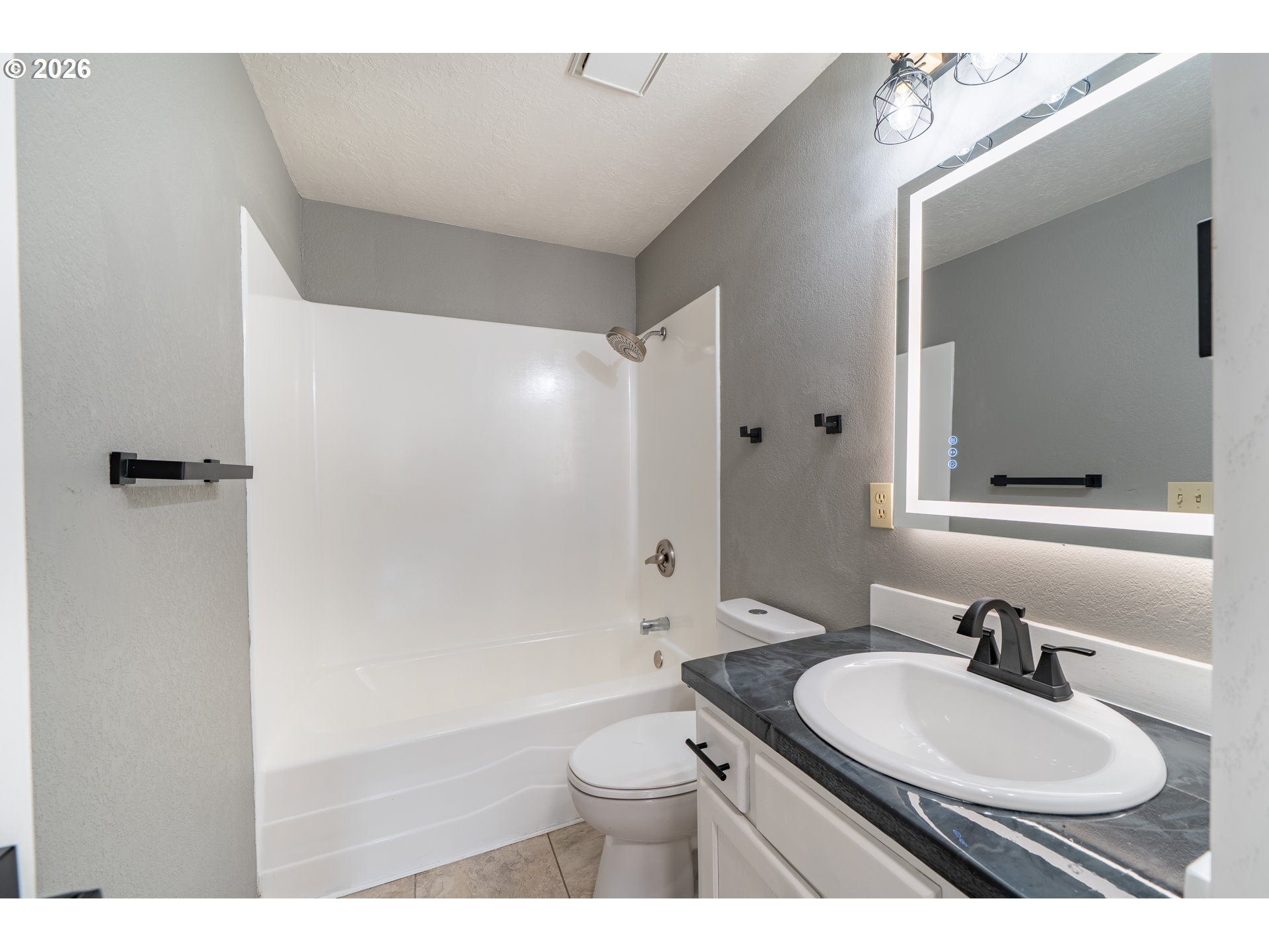 60 SEAGROVE PL