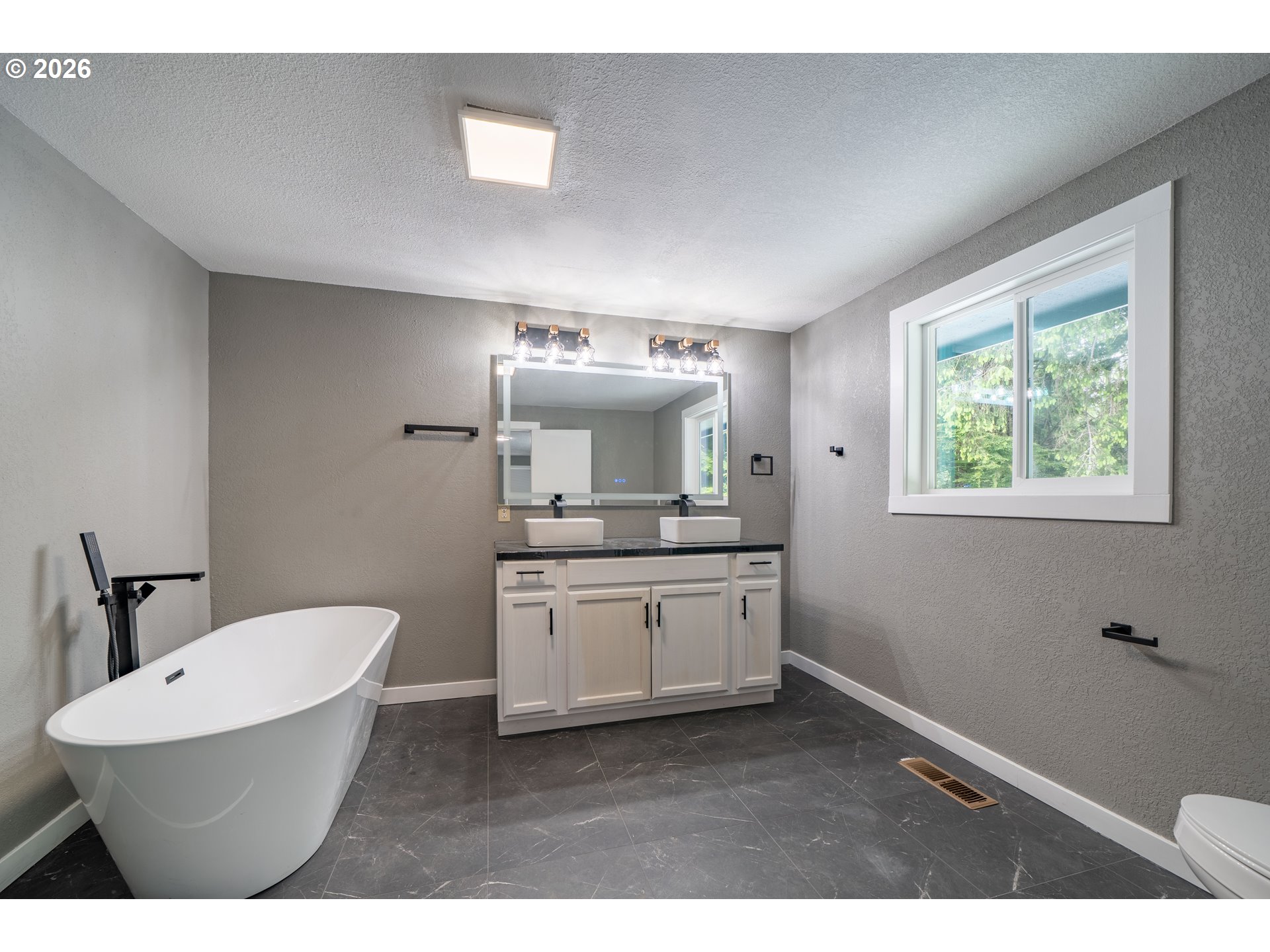 60 SEAGROVE PL