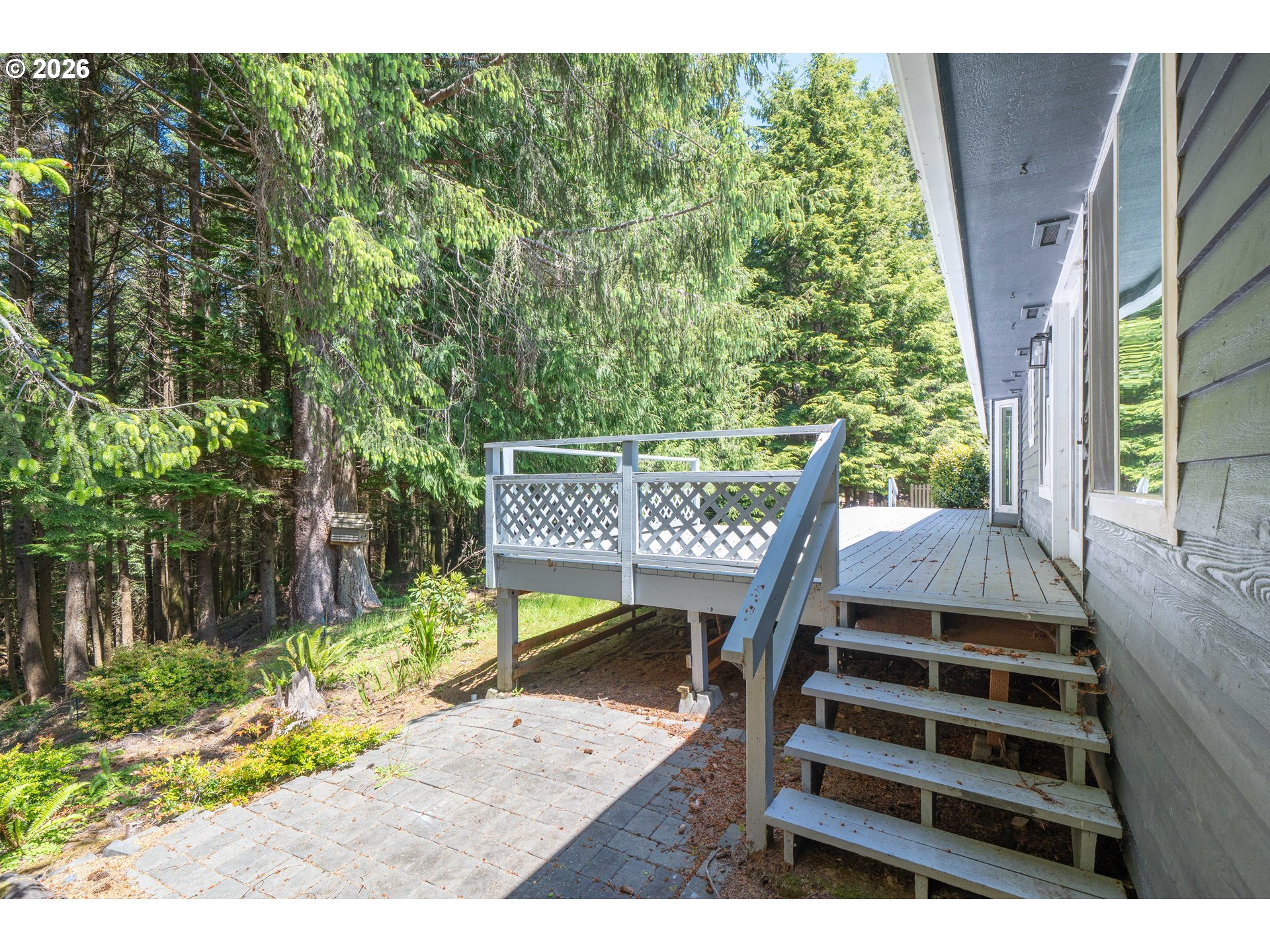 60 SEAGROVE PL