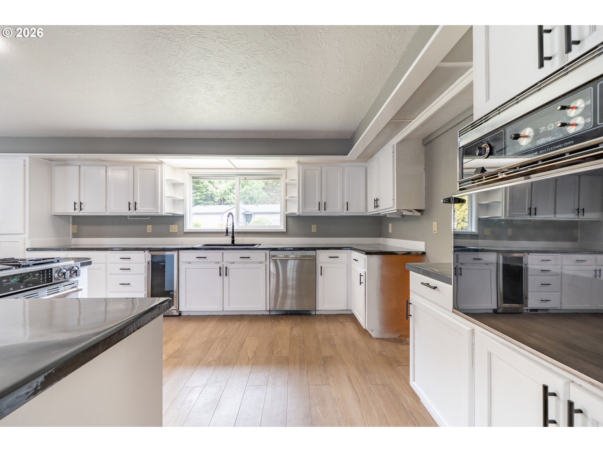 60 SEAGROVE PL