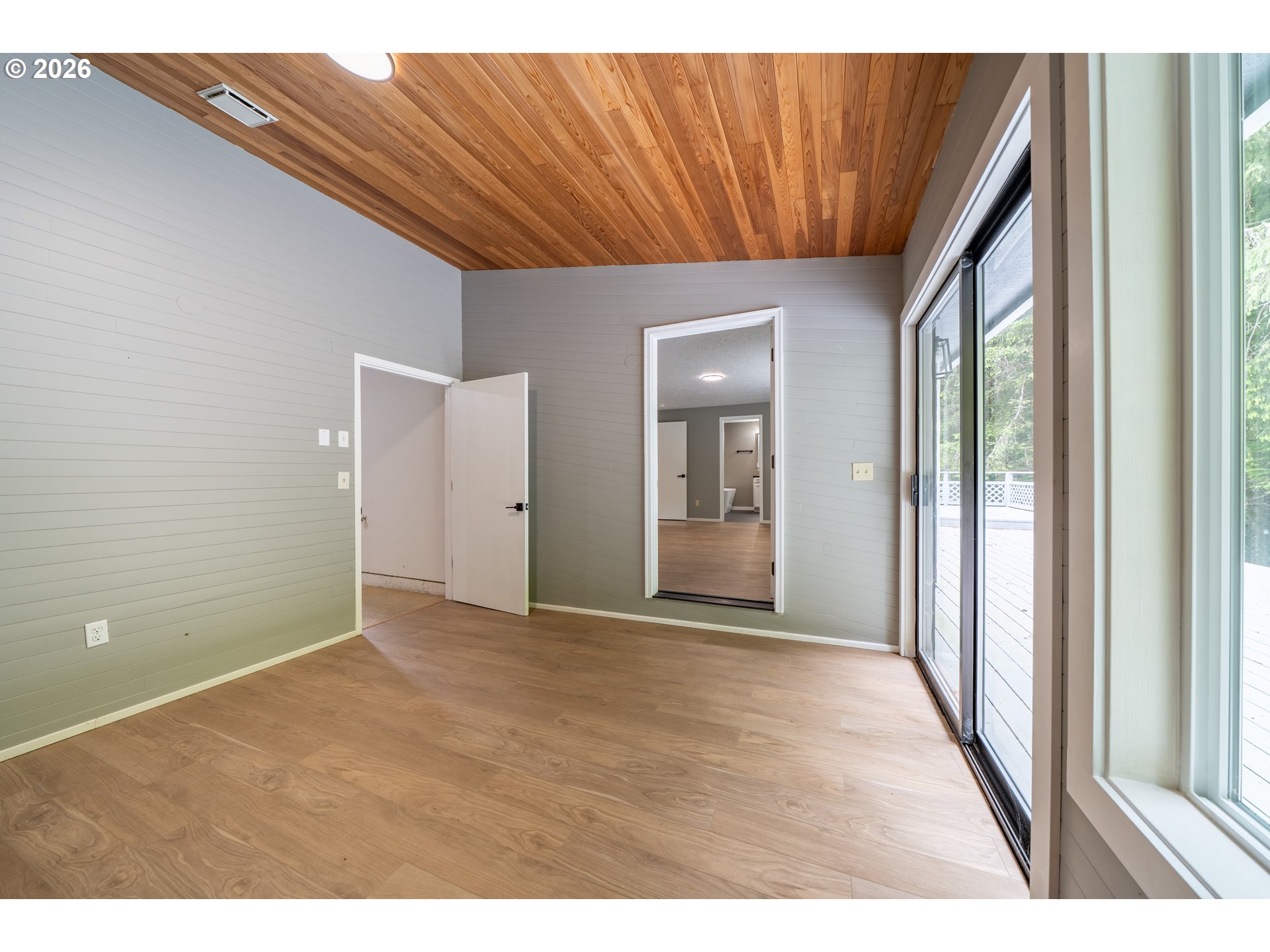 60 SEAGROVE PL