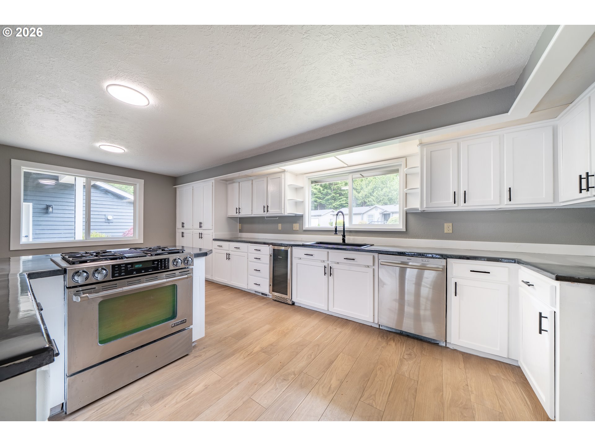 60 SEAGROVE PL