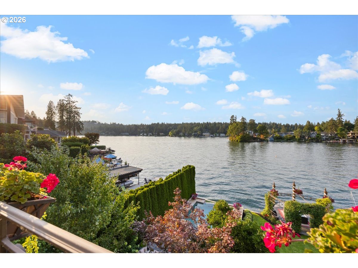 1527 LAKE FRONT RD
