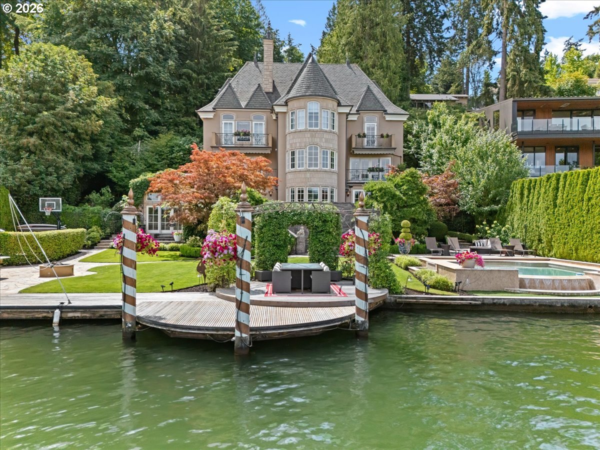 1527 LAKE FRONT RD