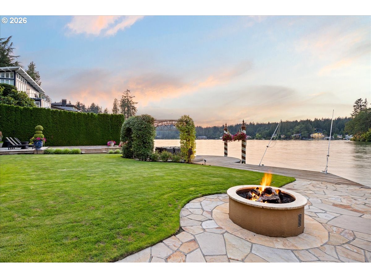 1527 LAKE FRONT RD