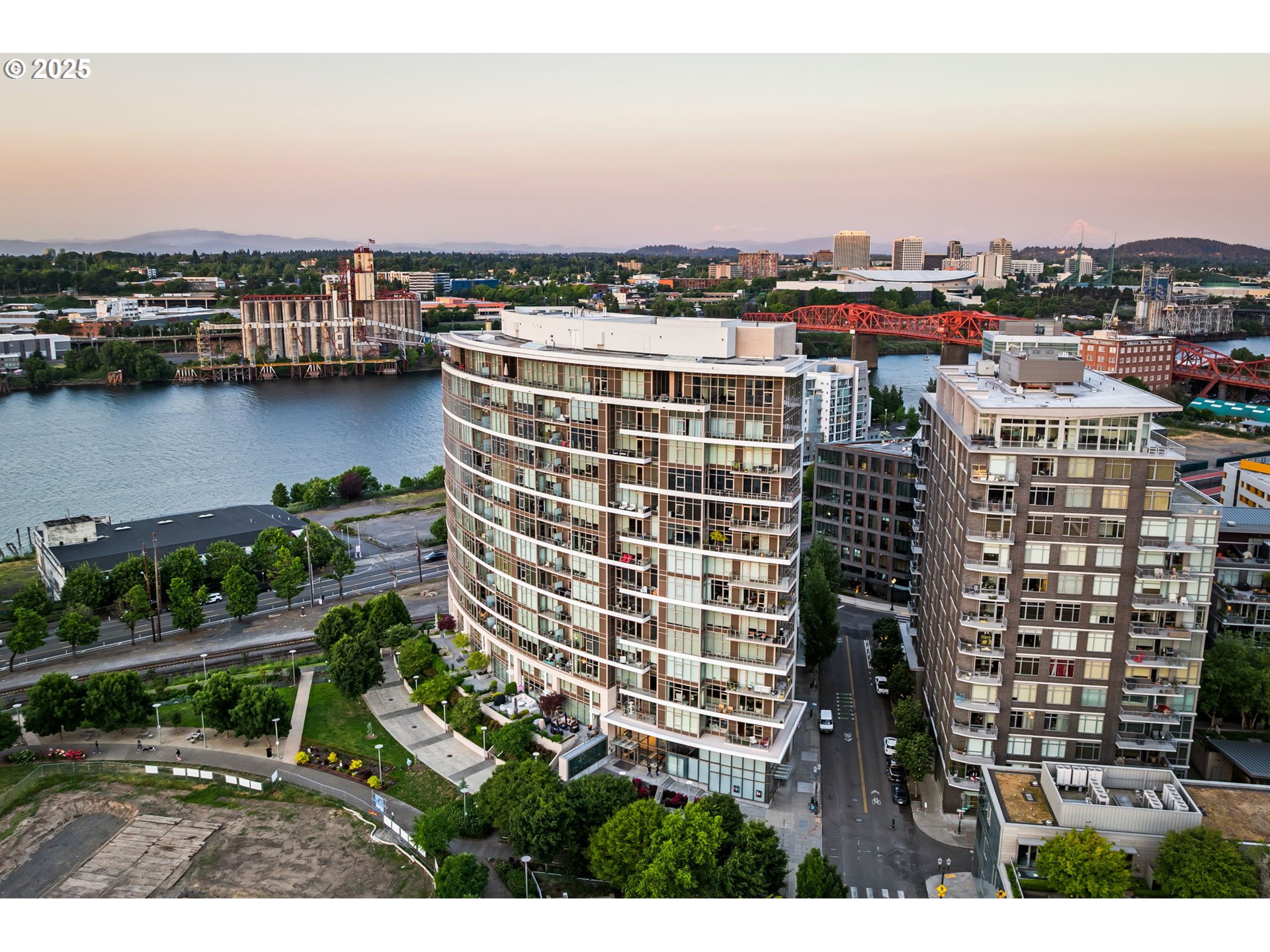 949 NW OVERTON ST 1304