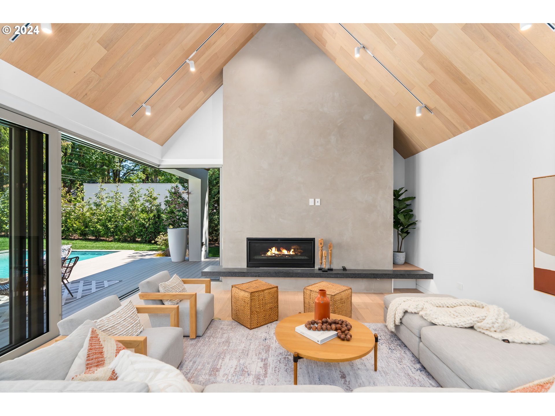 948 S PALATINE HILL RD