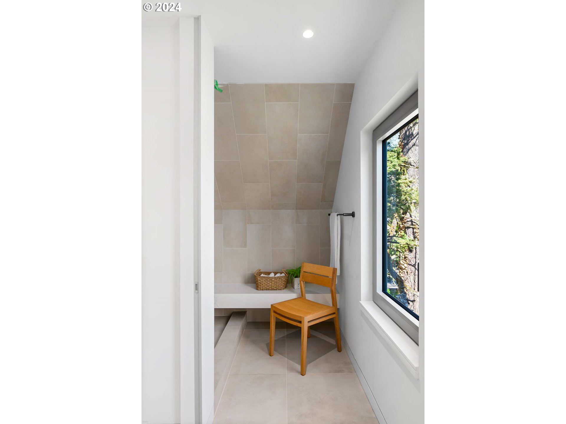 948 S PALATINE HILL RD