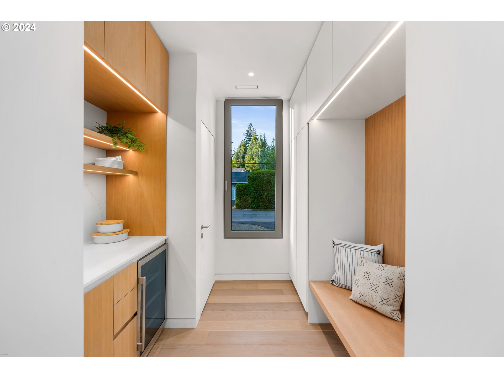 948 S PALATINE HILL RD