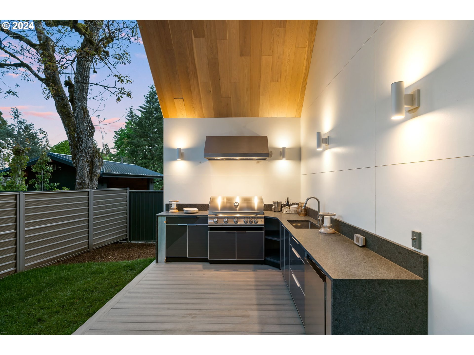 948 S PALATINE HILL RD