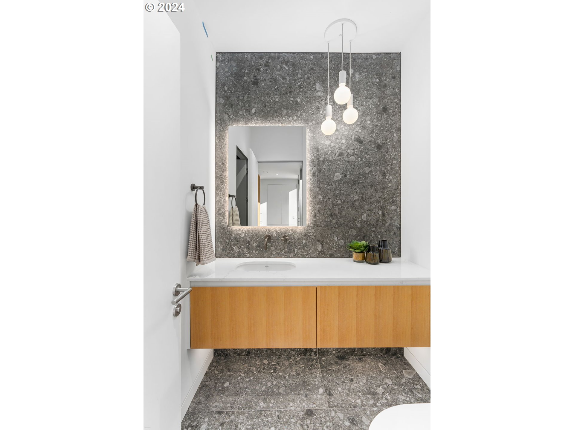 948 S PALATINE HILL RD