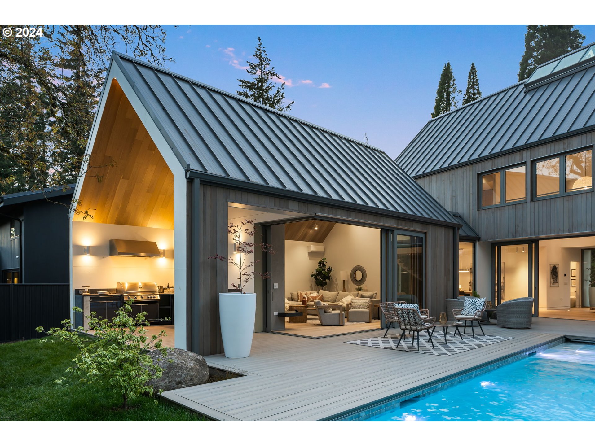 948 S PALATINE HILL RD