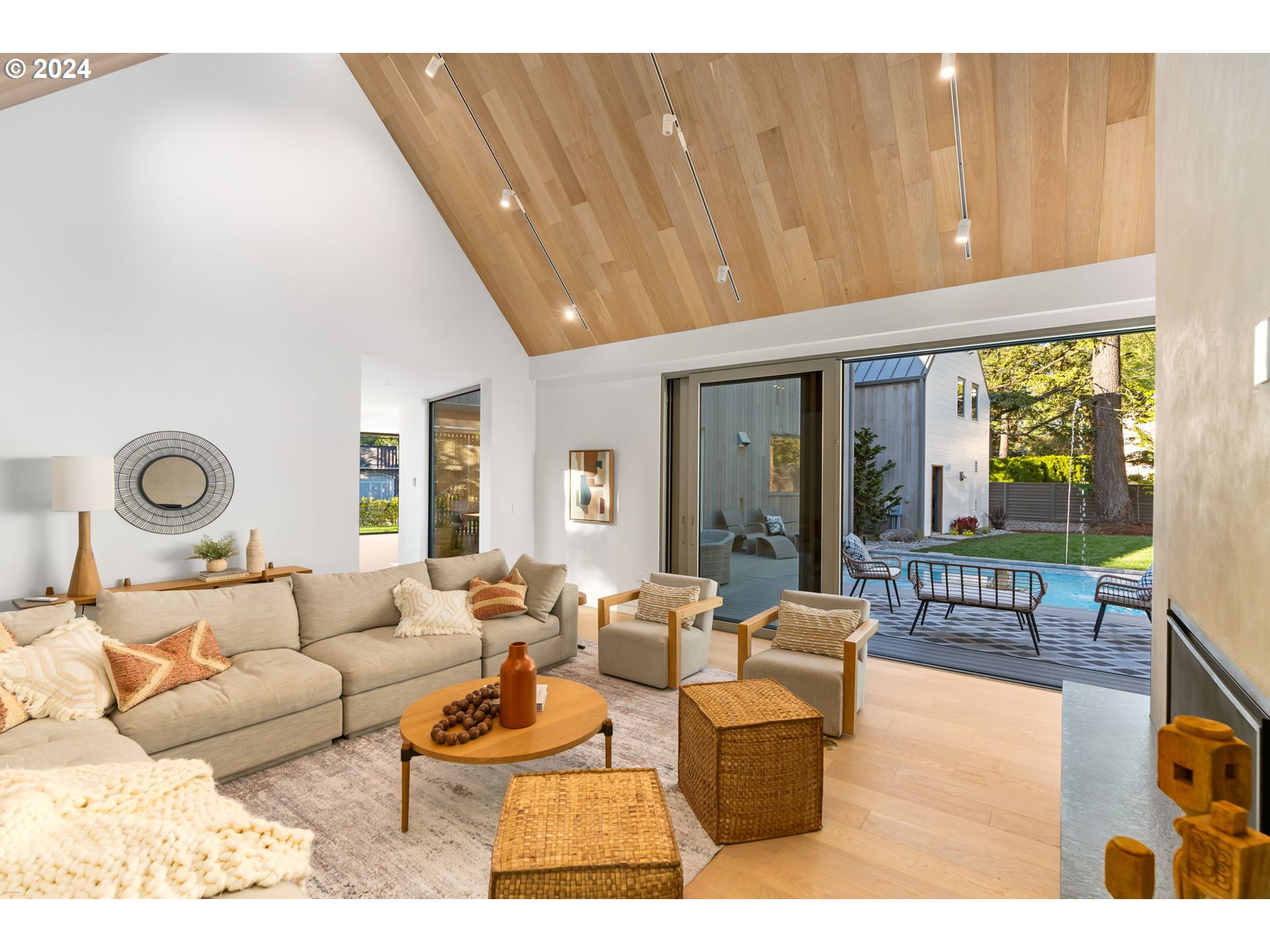 948 S PALATINE HILL RD