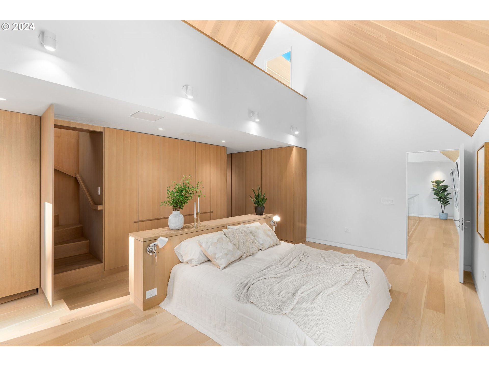 948 S PALATINE HILL RD