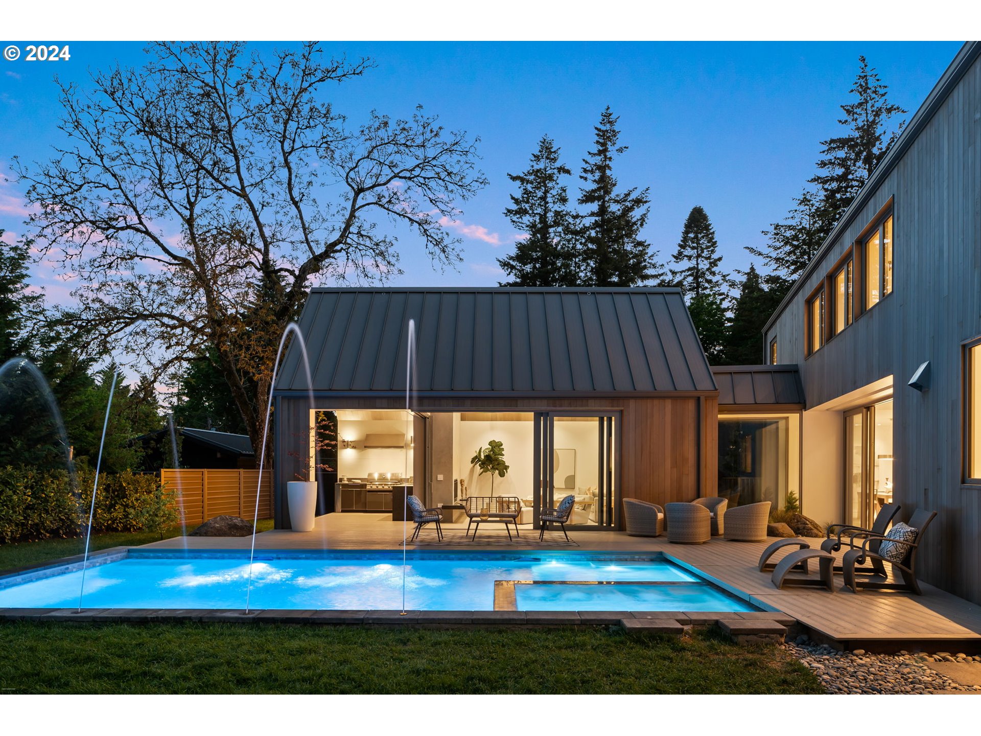 948 S PALATINE HILL RD