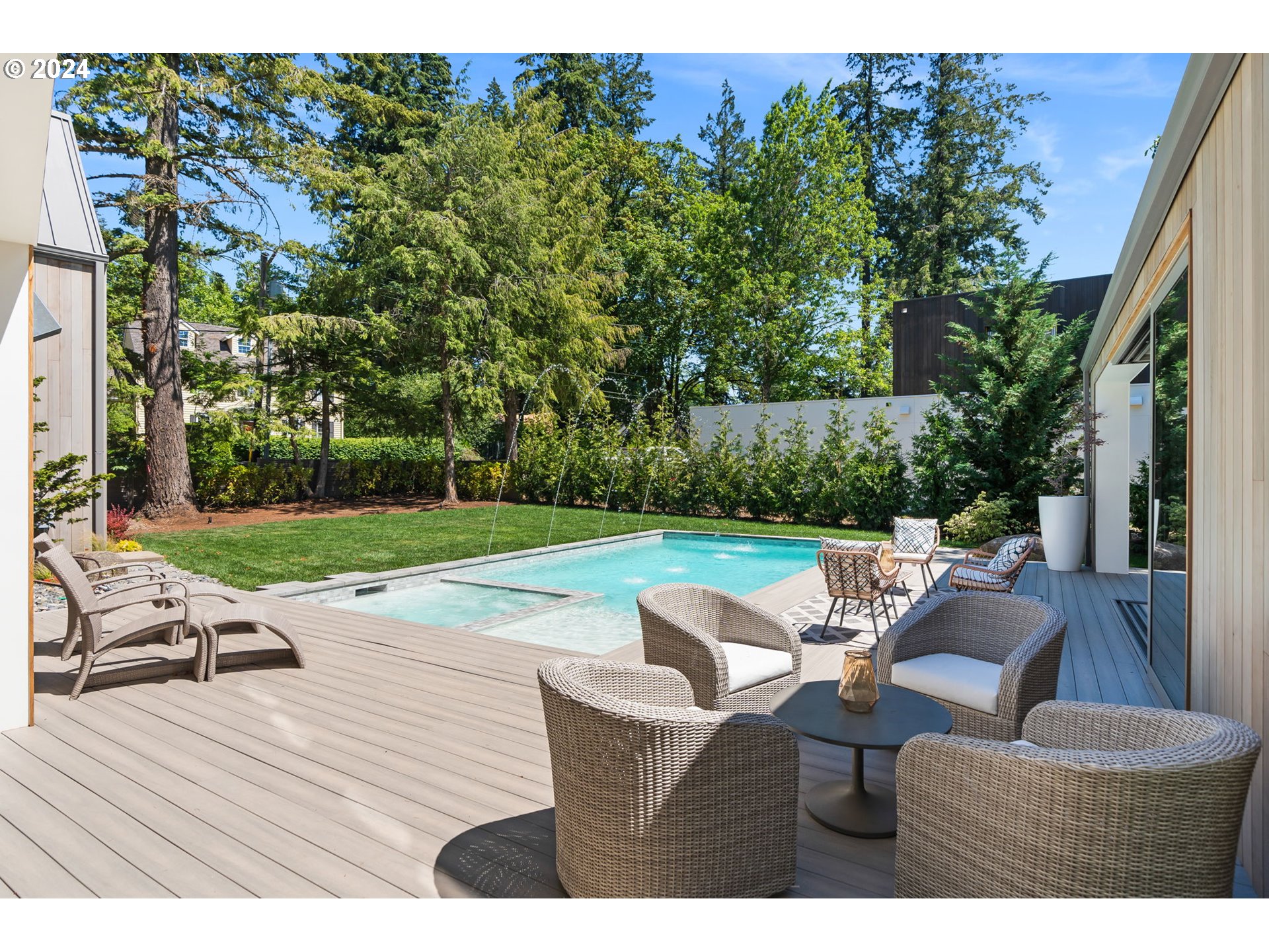 948 S PALATINE HILL RD