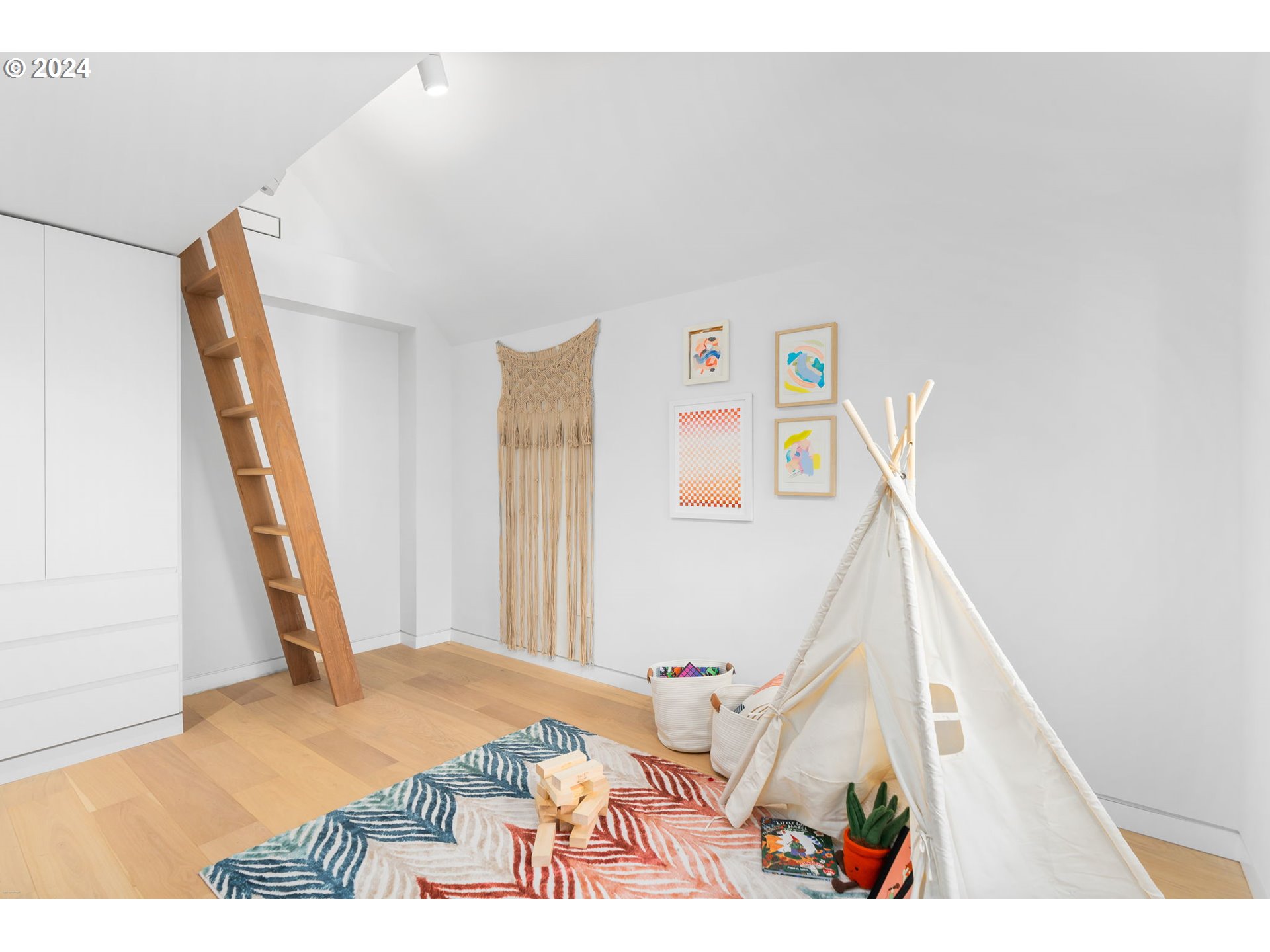 948 S PALATINE HILL RD