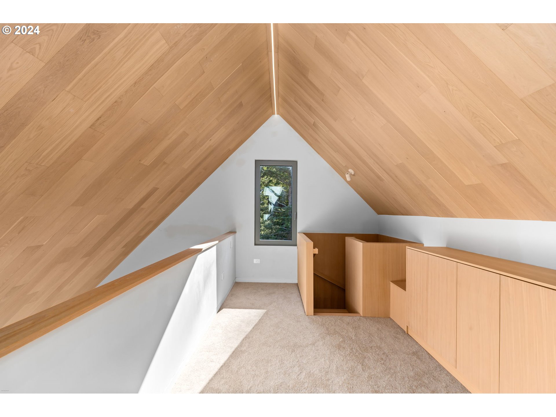 948 S PALATINE HILL RD