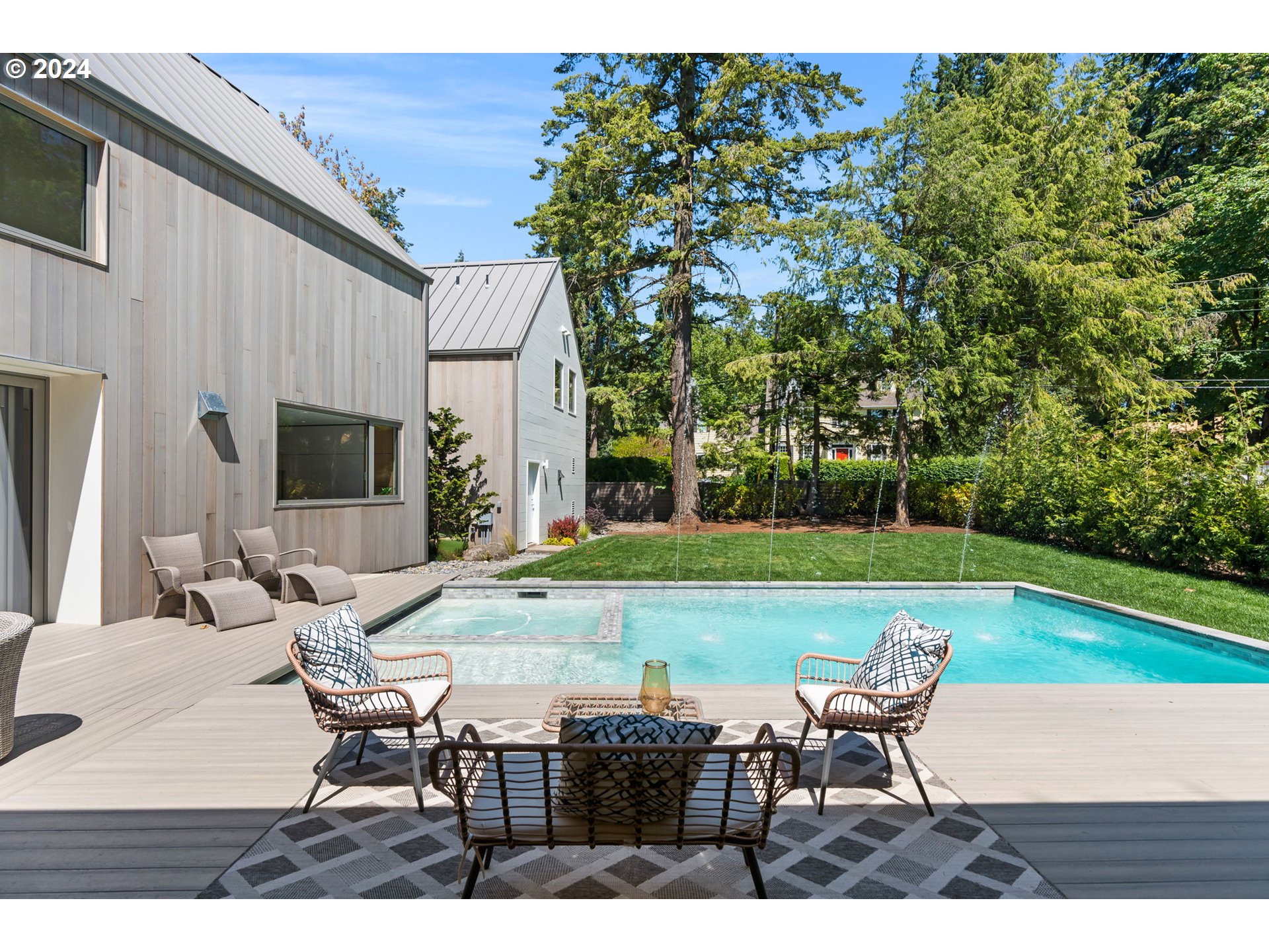 948 S PALATINE HILL RD