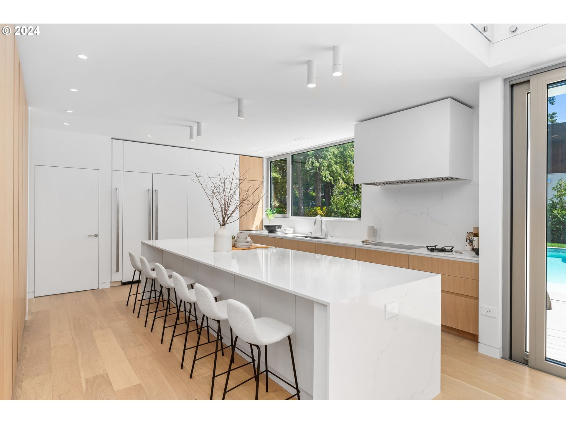 948 S PALATINE HILL RD