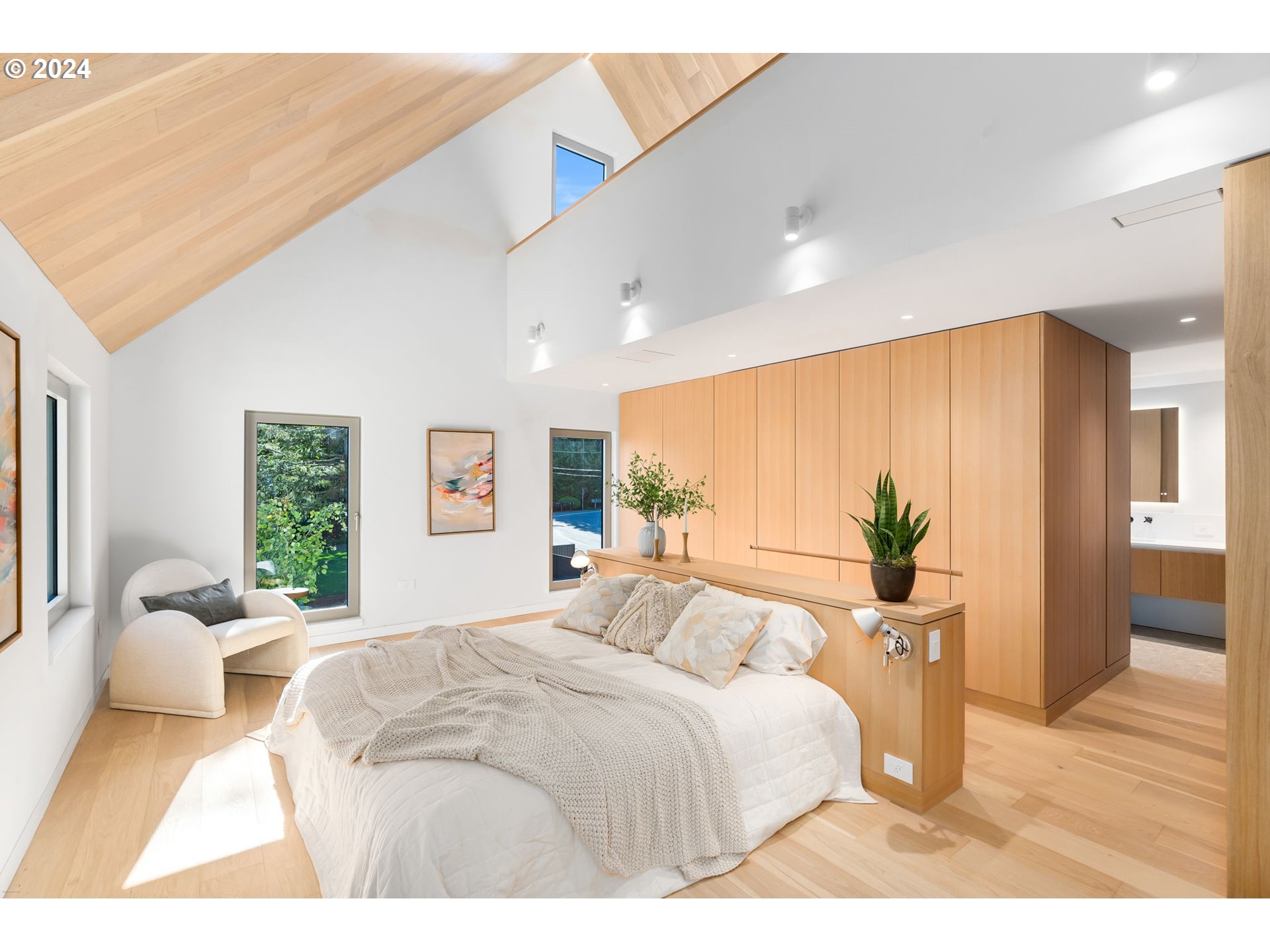 948 S PALATINE HILL RD