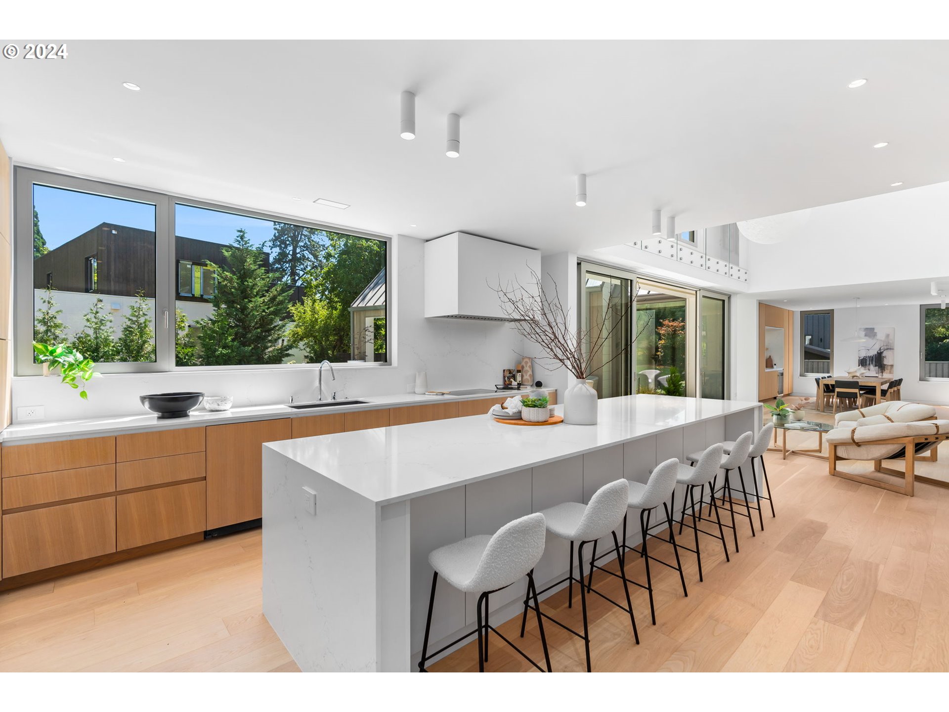 948 S PALATINE HILL RD