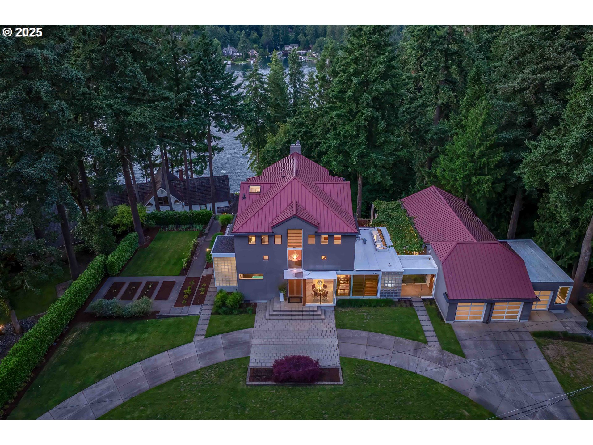 693 TERRACE DR