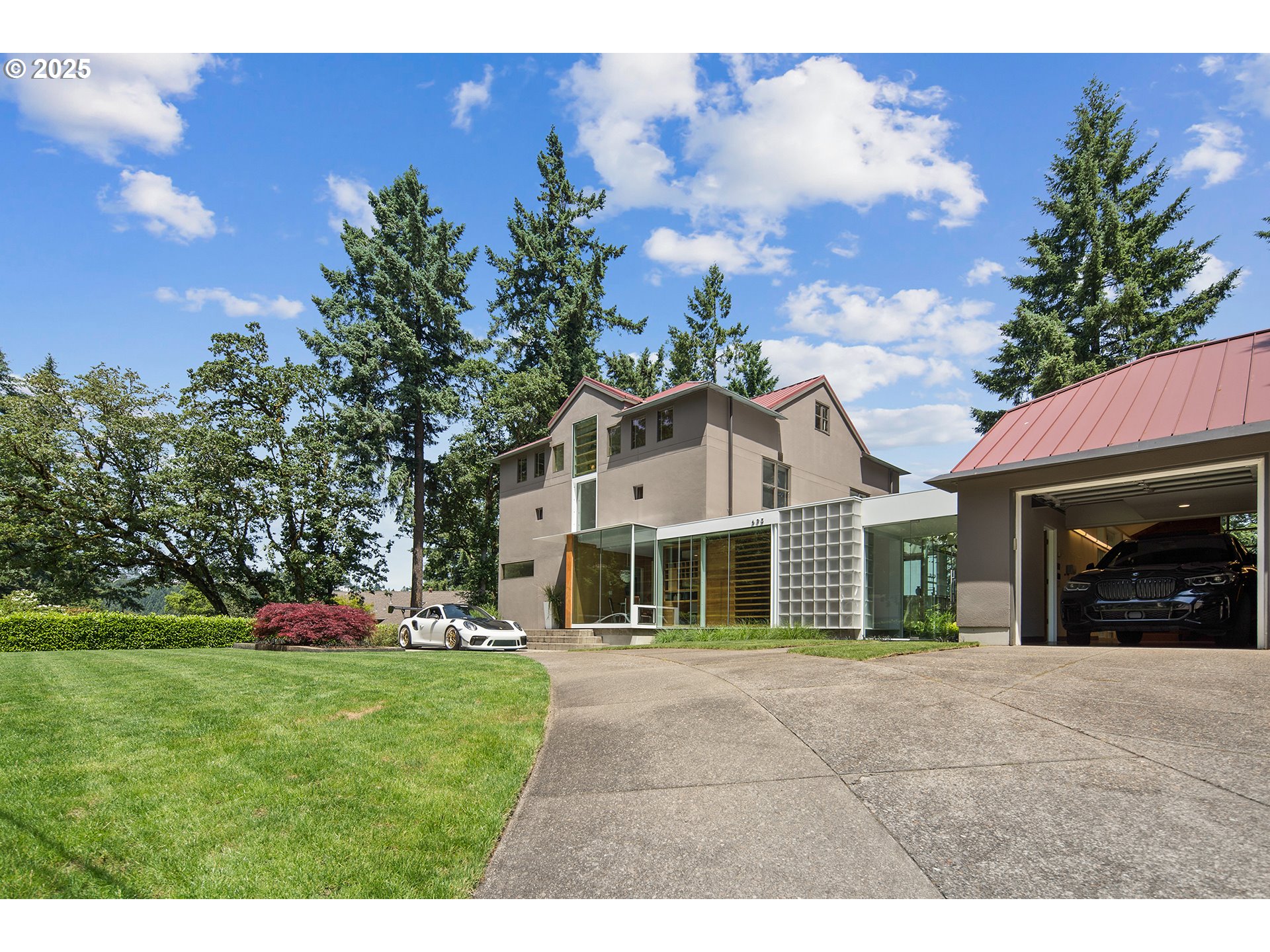 693 TERRACE DR