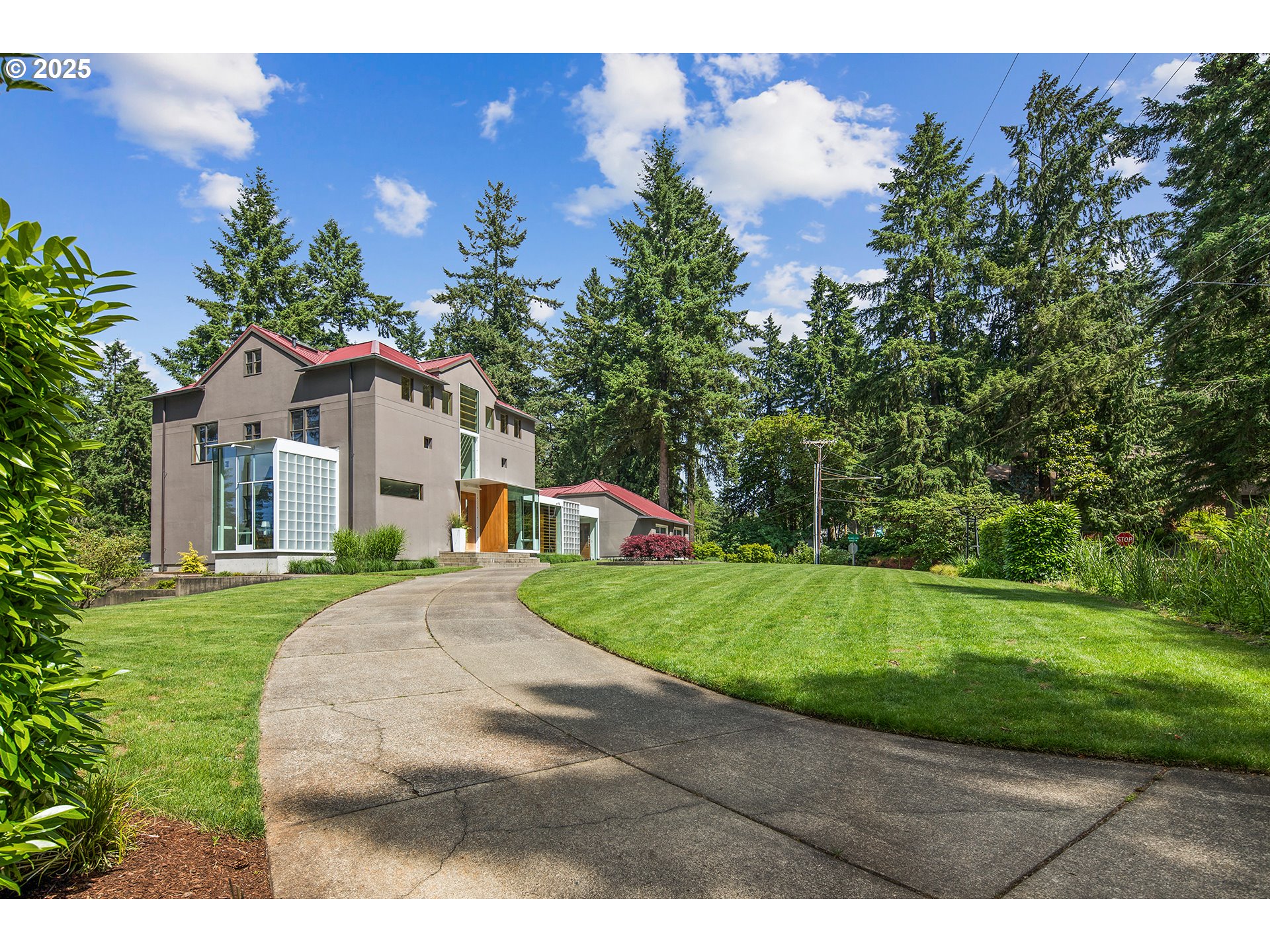 693 TERRACE DR