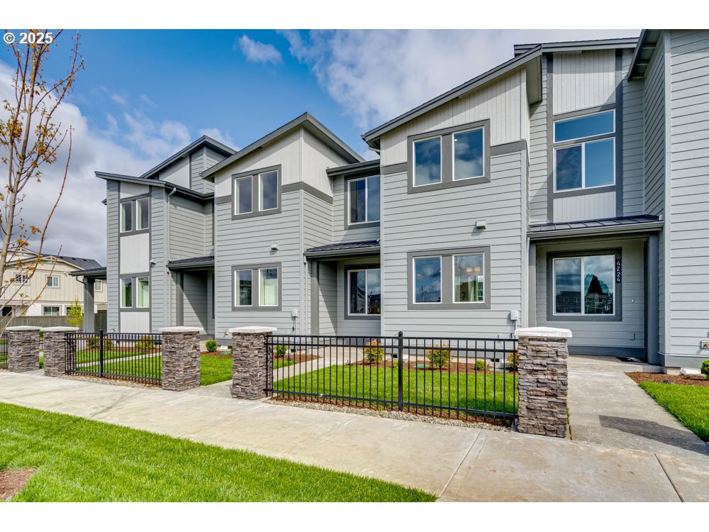 4220 SE Century BLVD