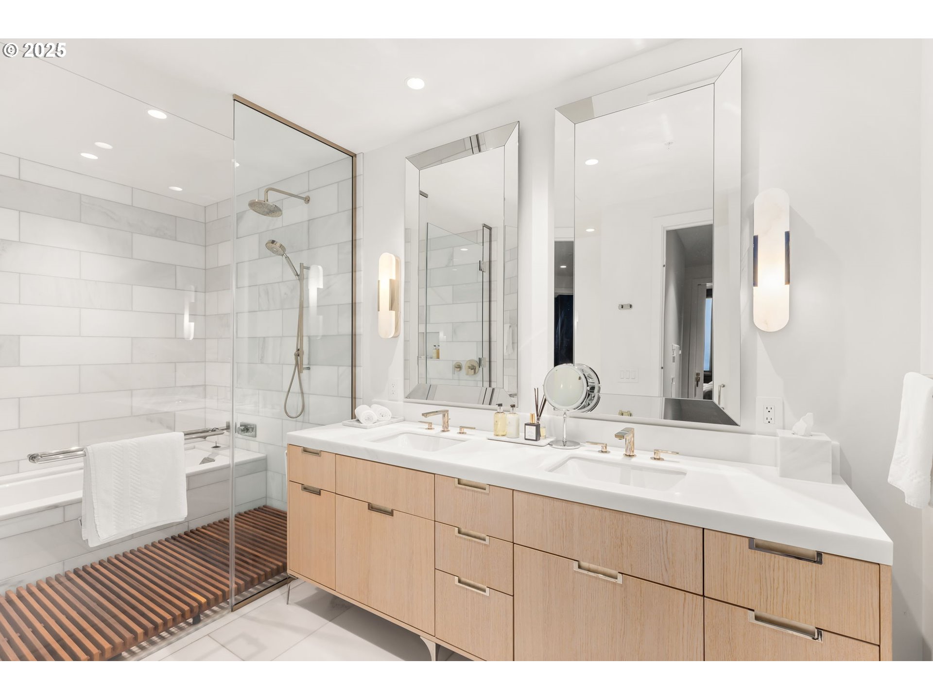 550 SW 10TH AVE 3003