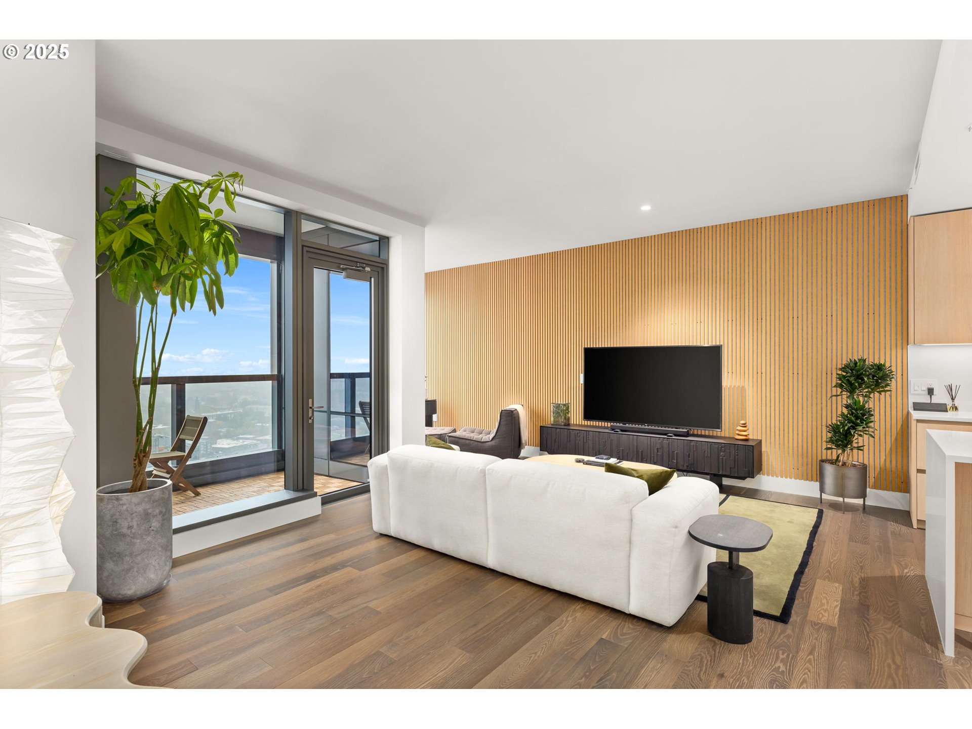 550 SW 10TH AVE 3003