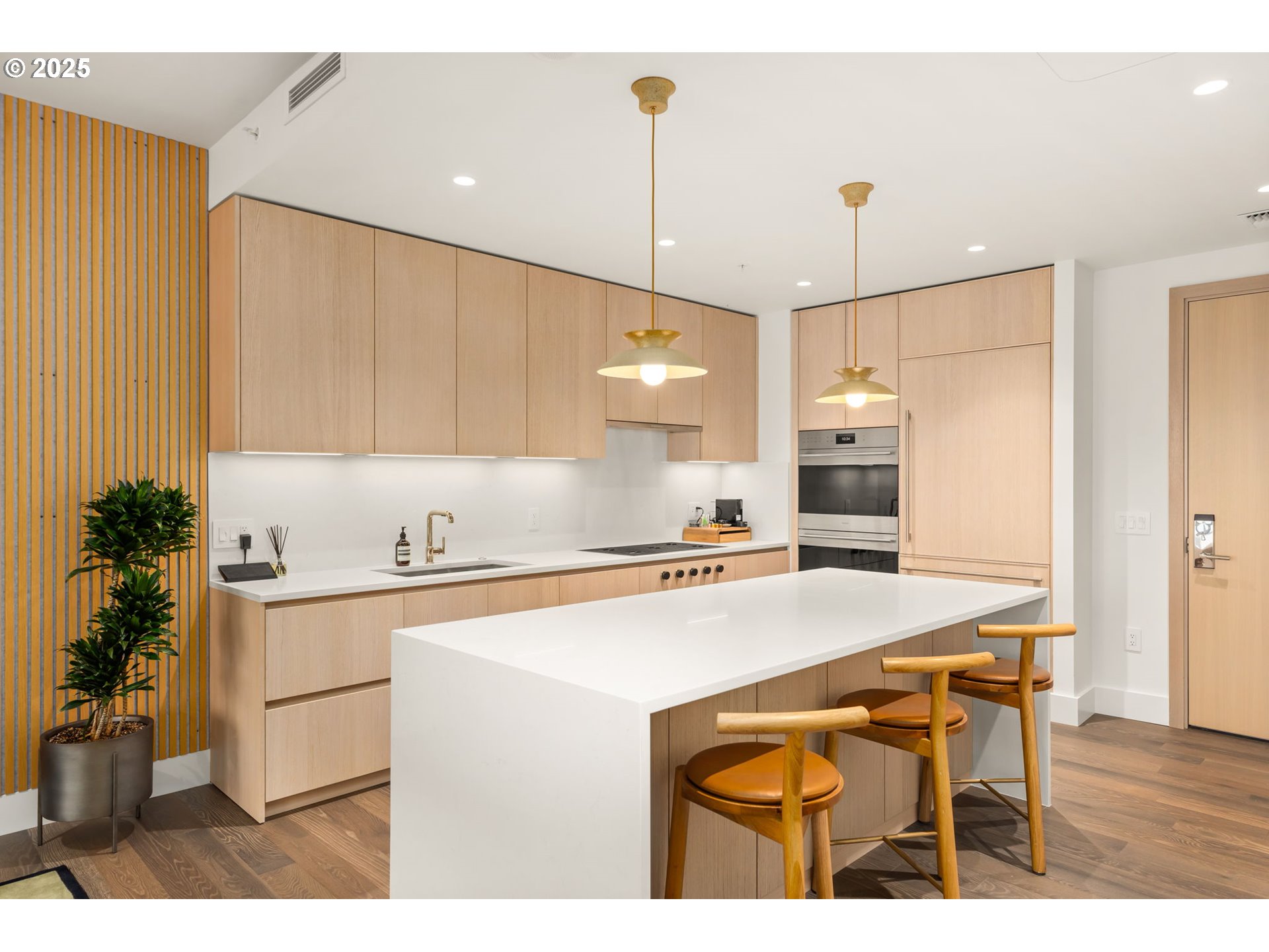 550 SW 10TH AVE 3003