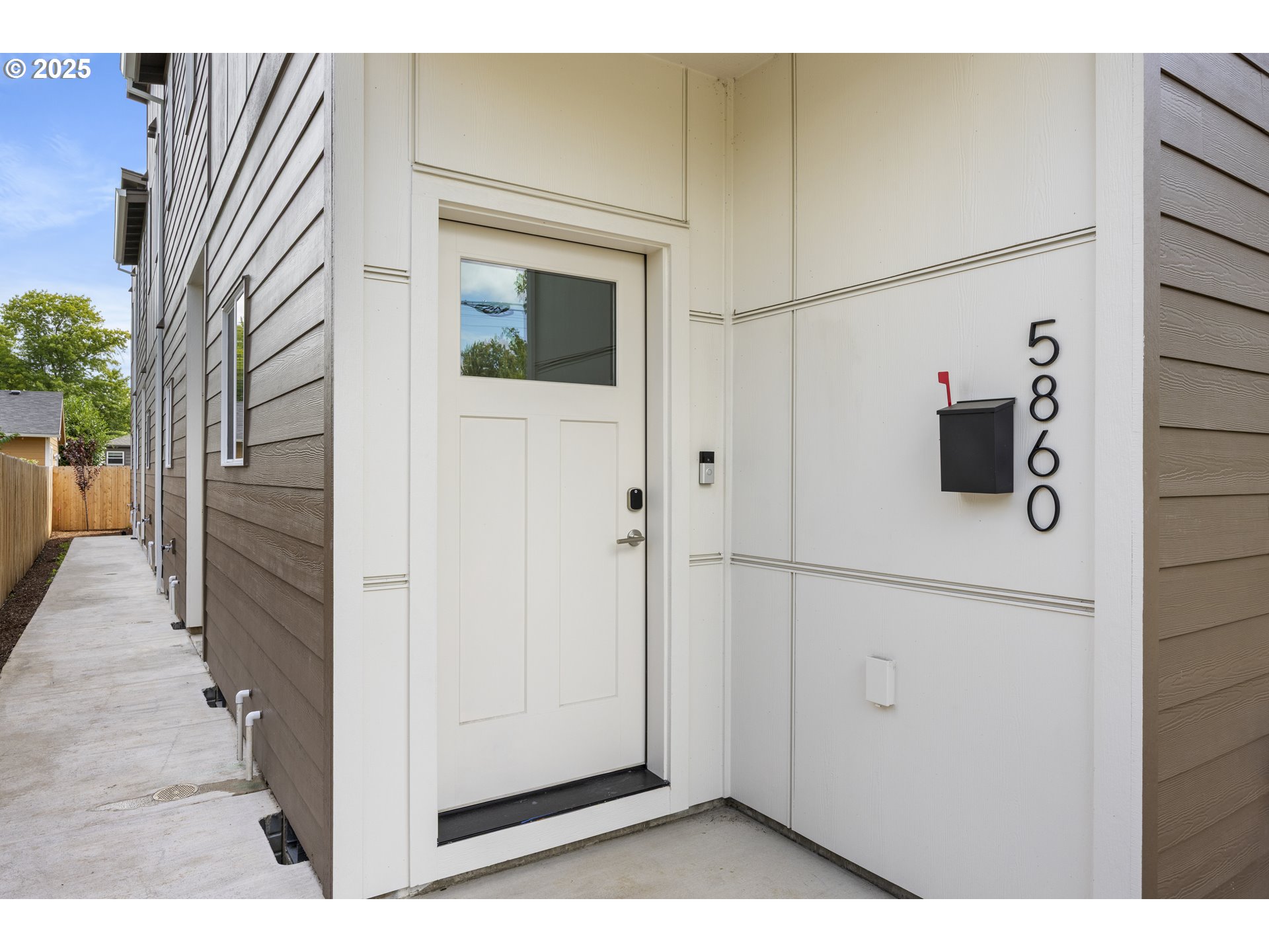 5860 N MISSOURI AVE 1