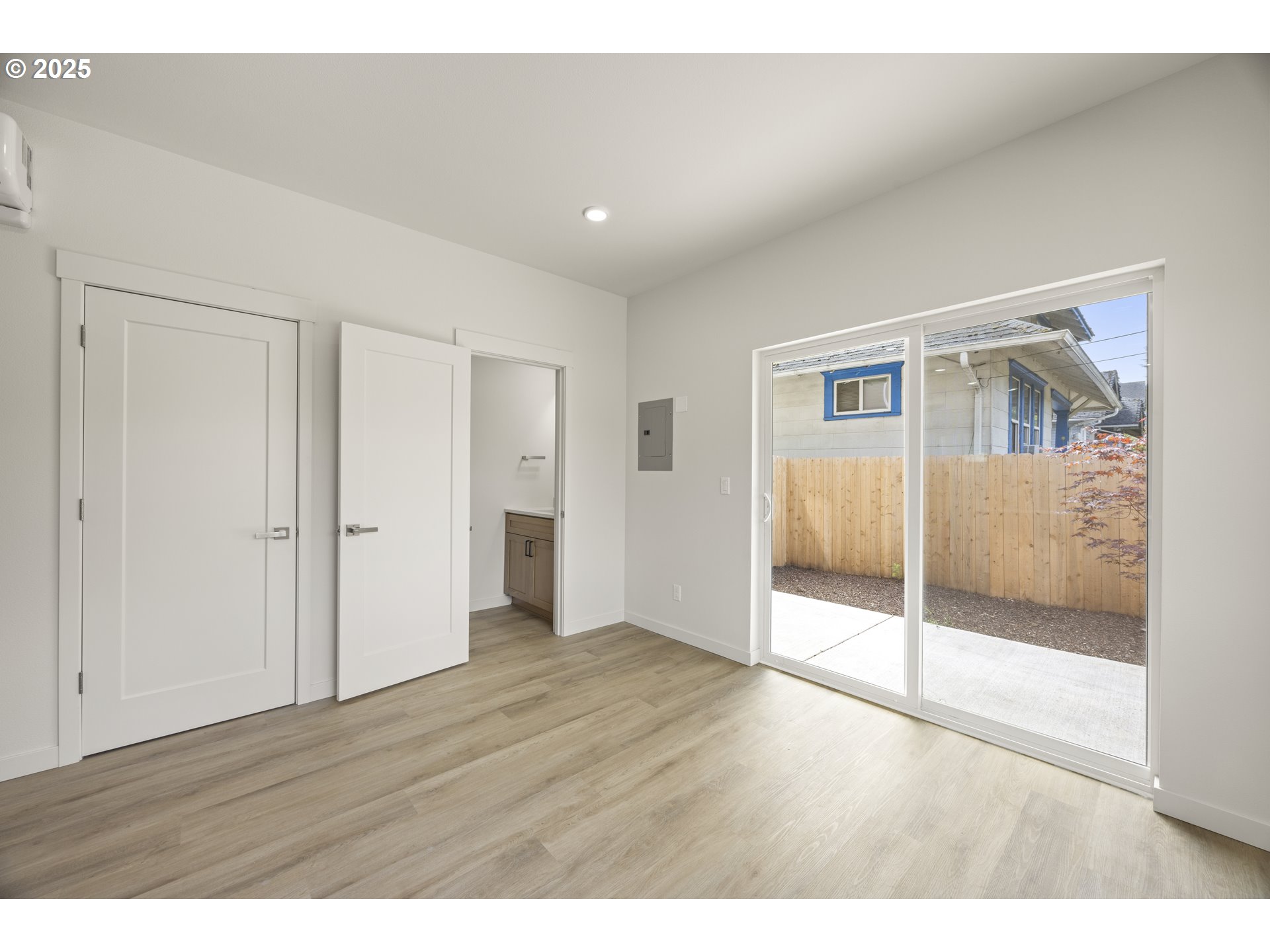 5860 N MISSOURI AVE 1