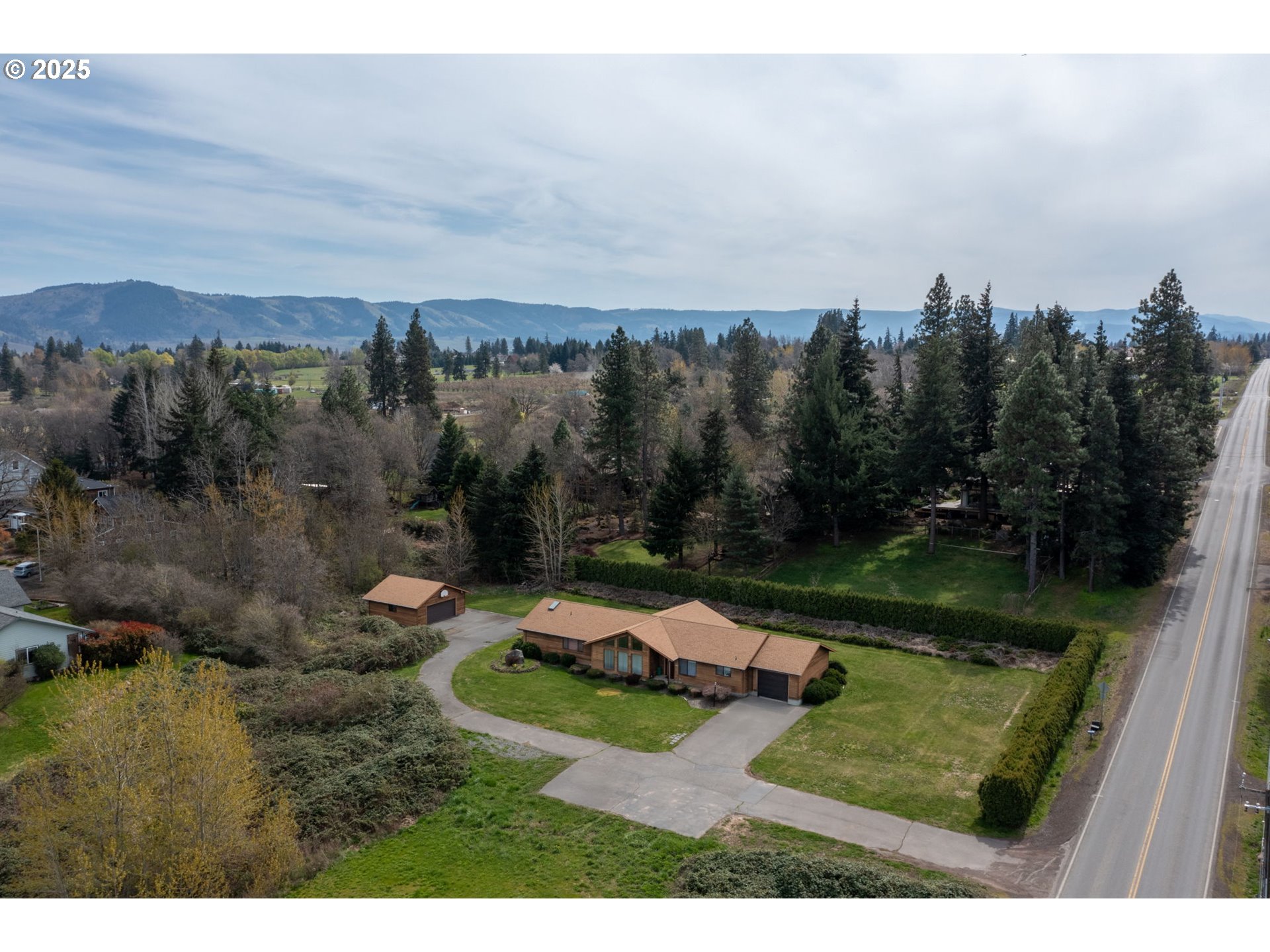 573 FRANKTON RD