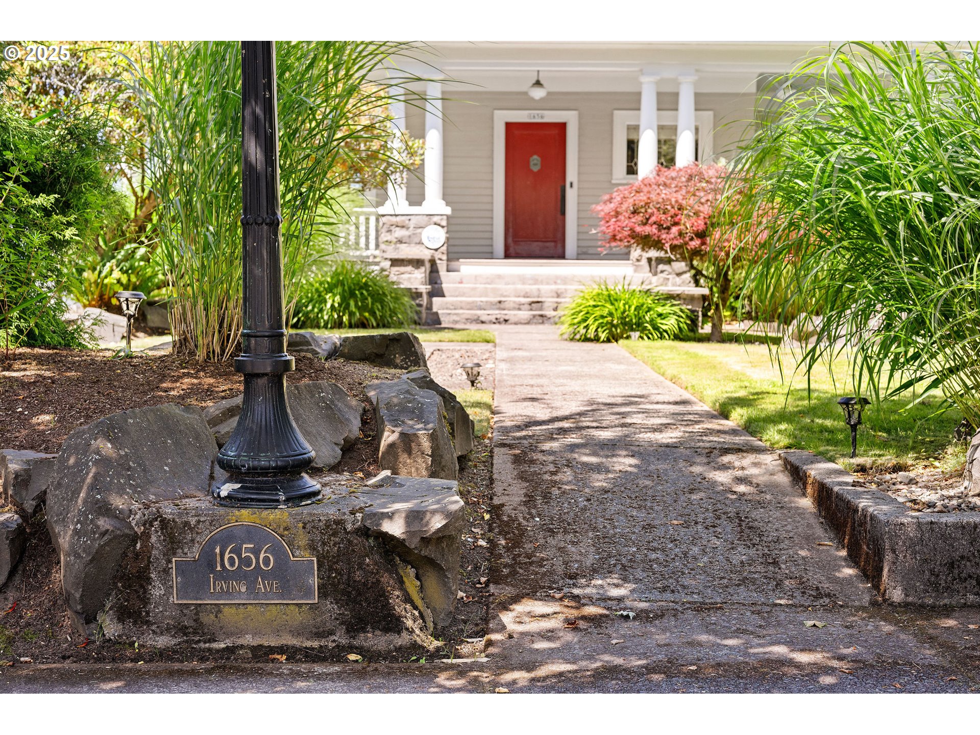 1656 IRVING AVE