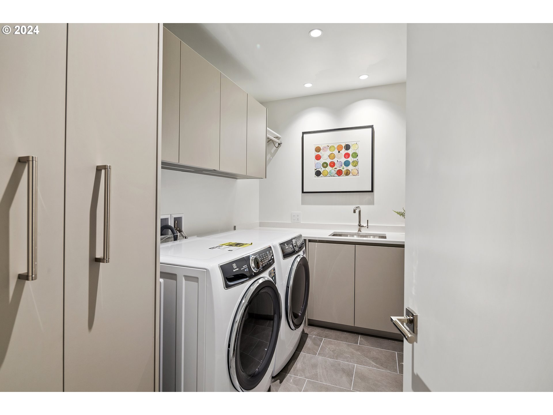 550 SW 10TH AVE 2401