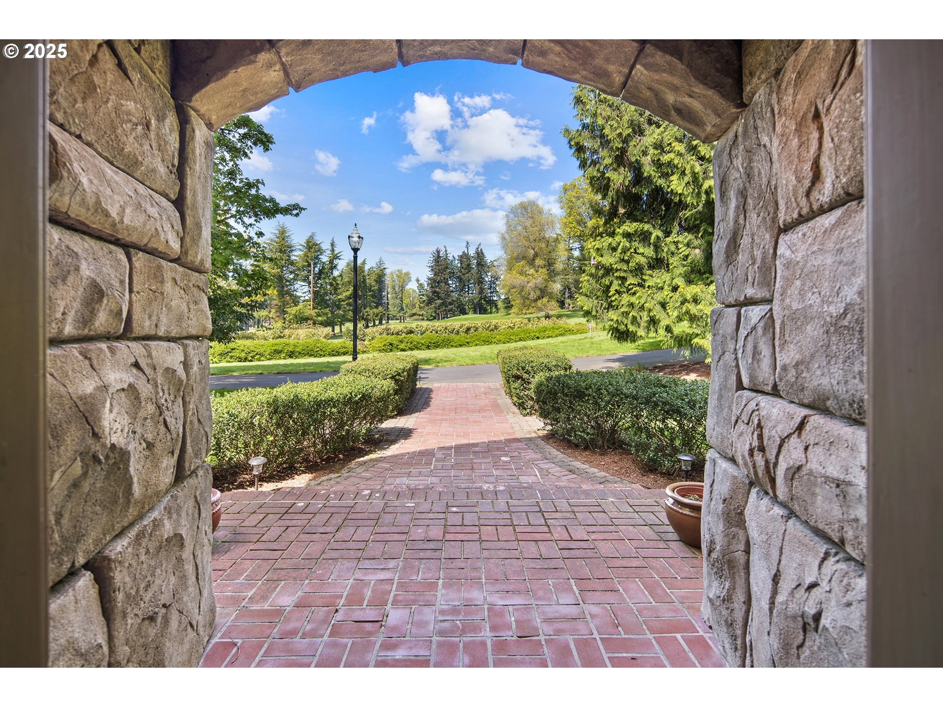 1500 SE WAVERLY DR