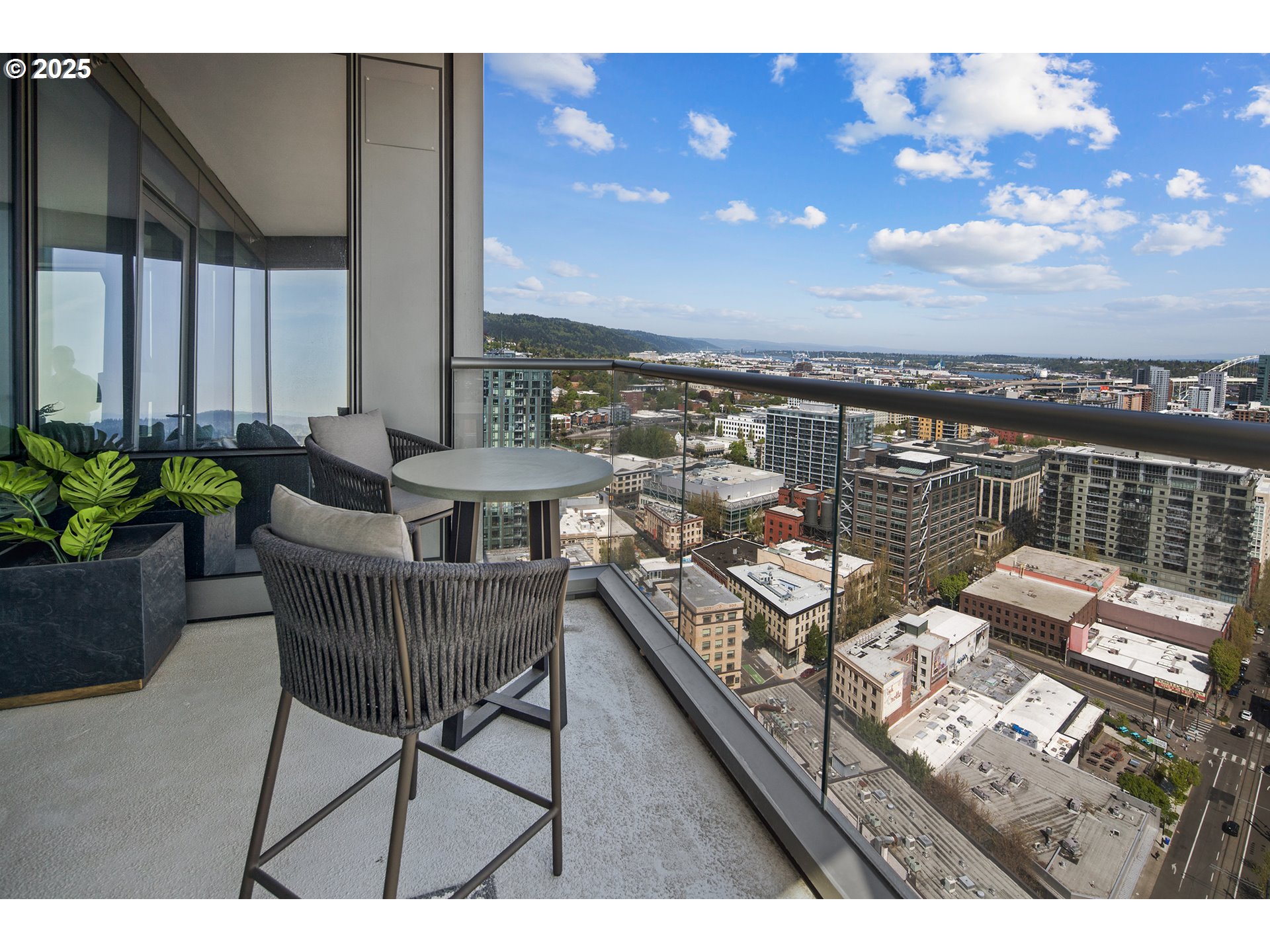 550 SW 10TH AVE 2306