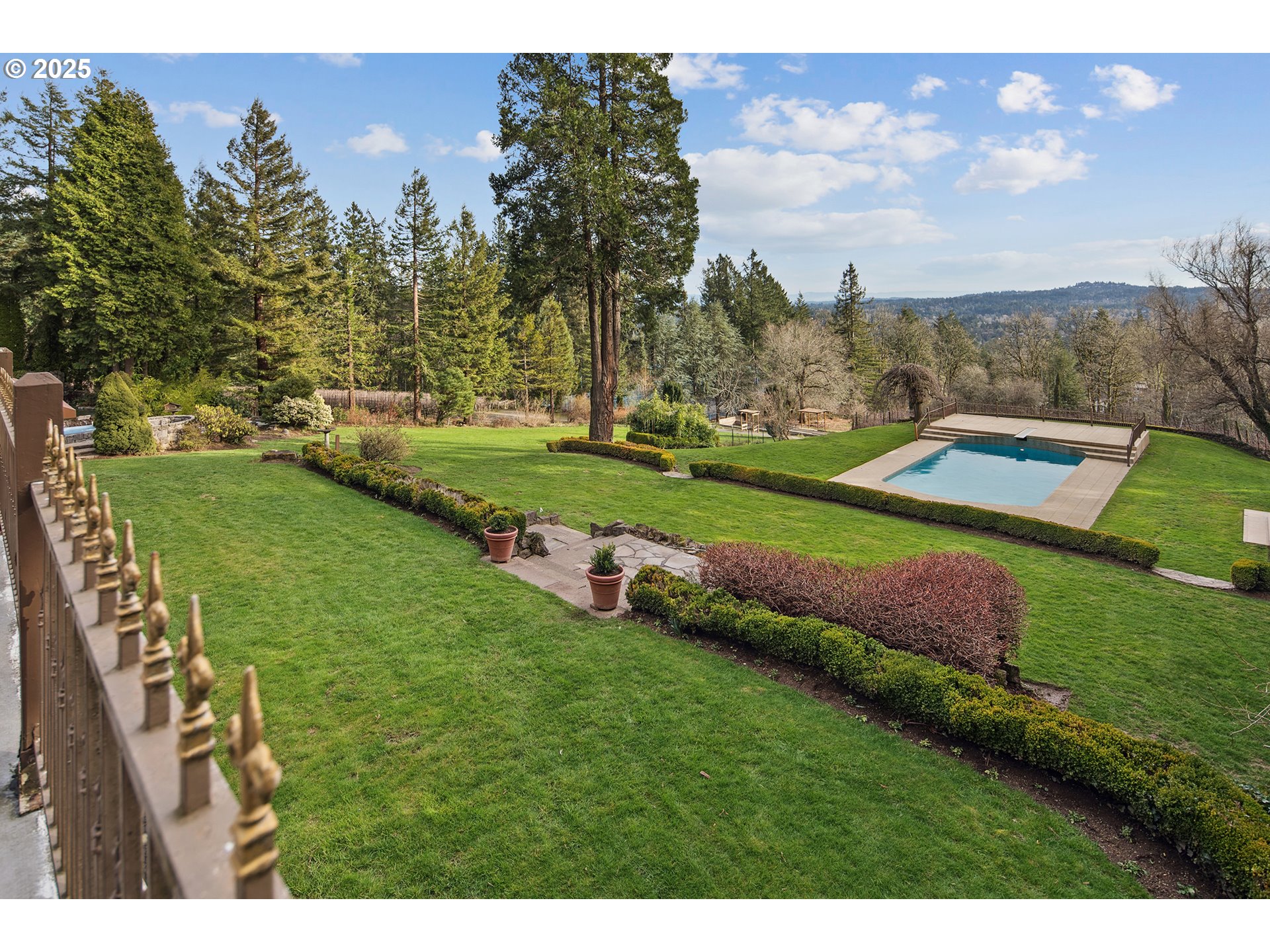 2732 SW SCHOLLS FERRY RD