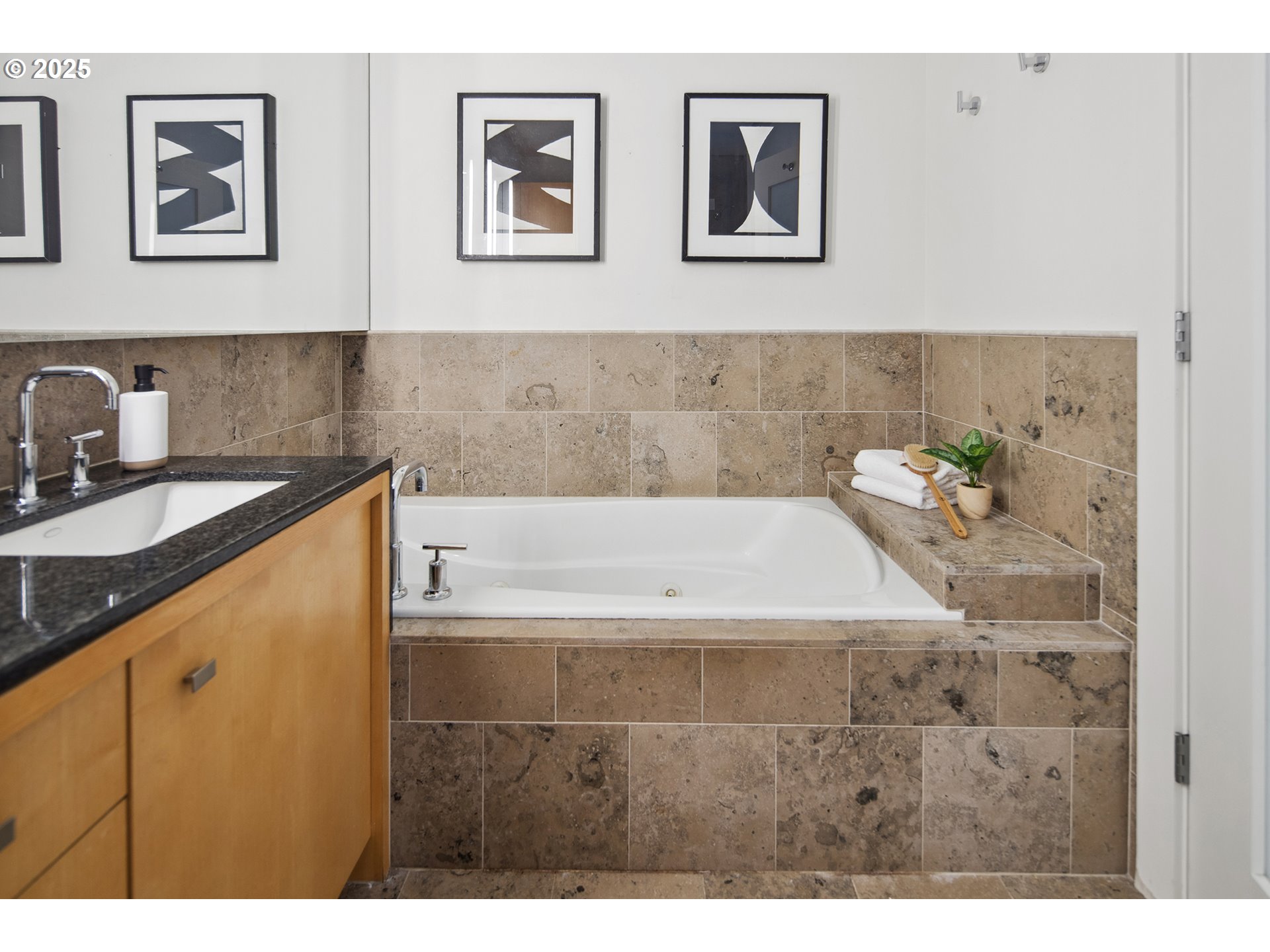 1001 NW LOVEJOY ST 605