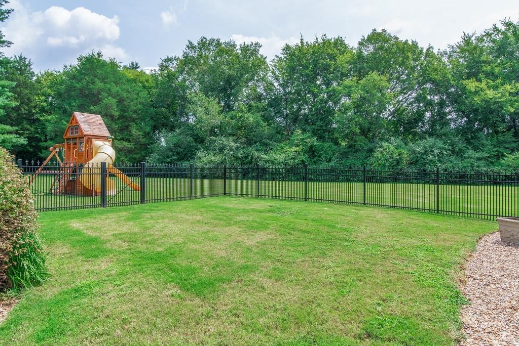 6306 Chickering Woods Dr