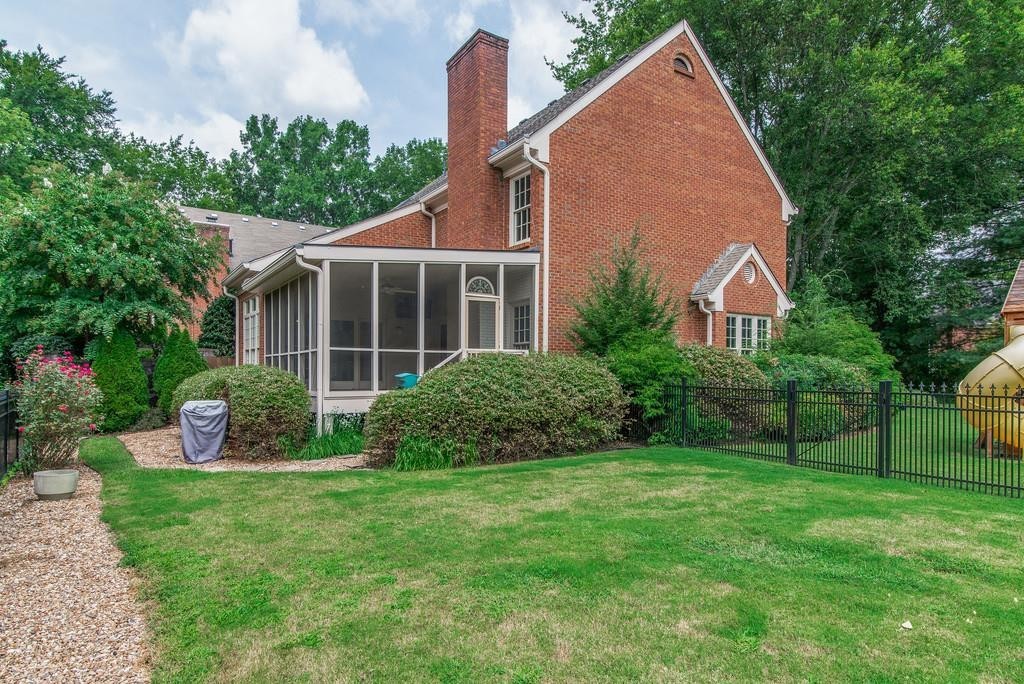 6306 Chickering Woods Dr