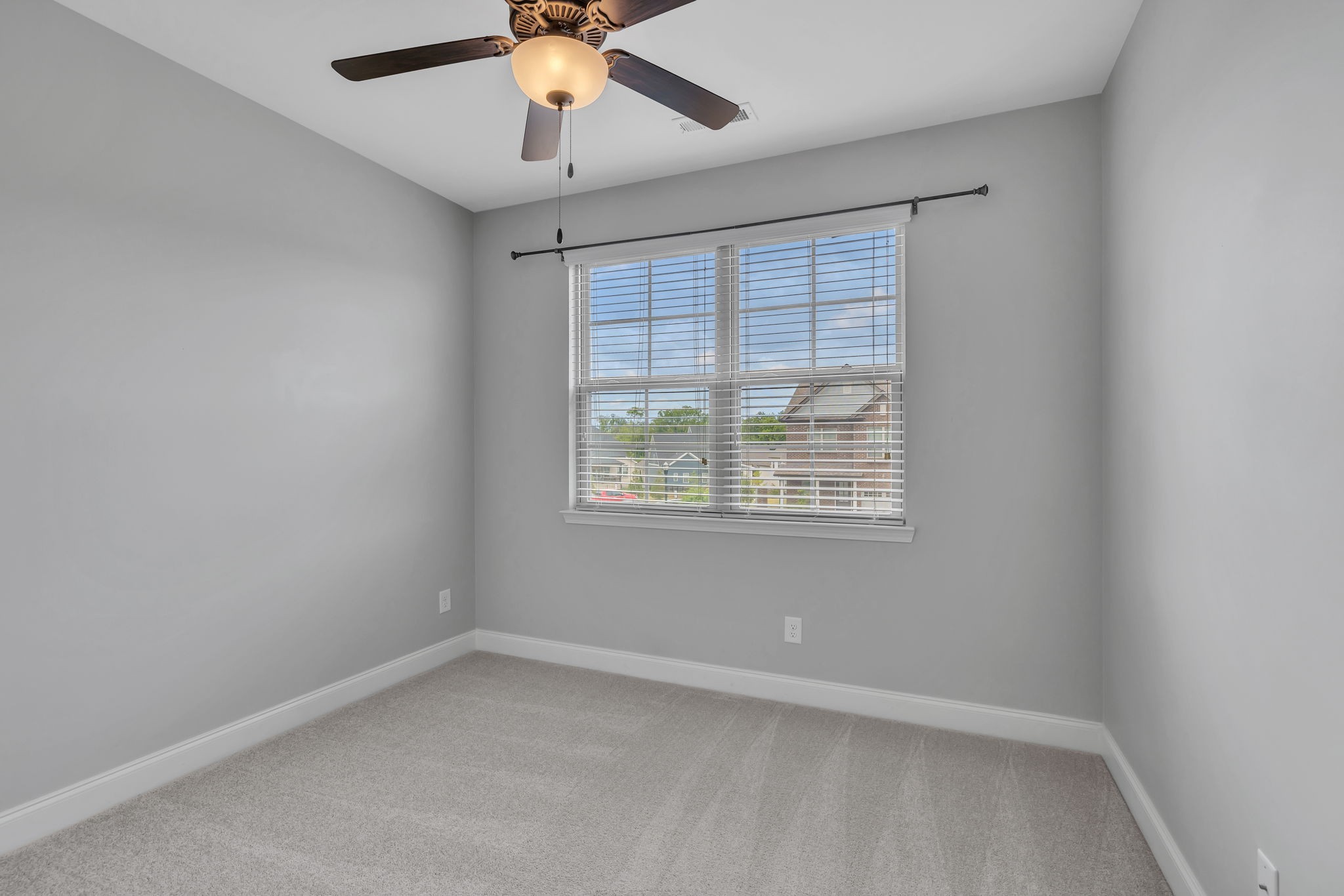 2569 Wellesley Square Dr