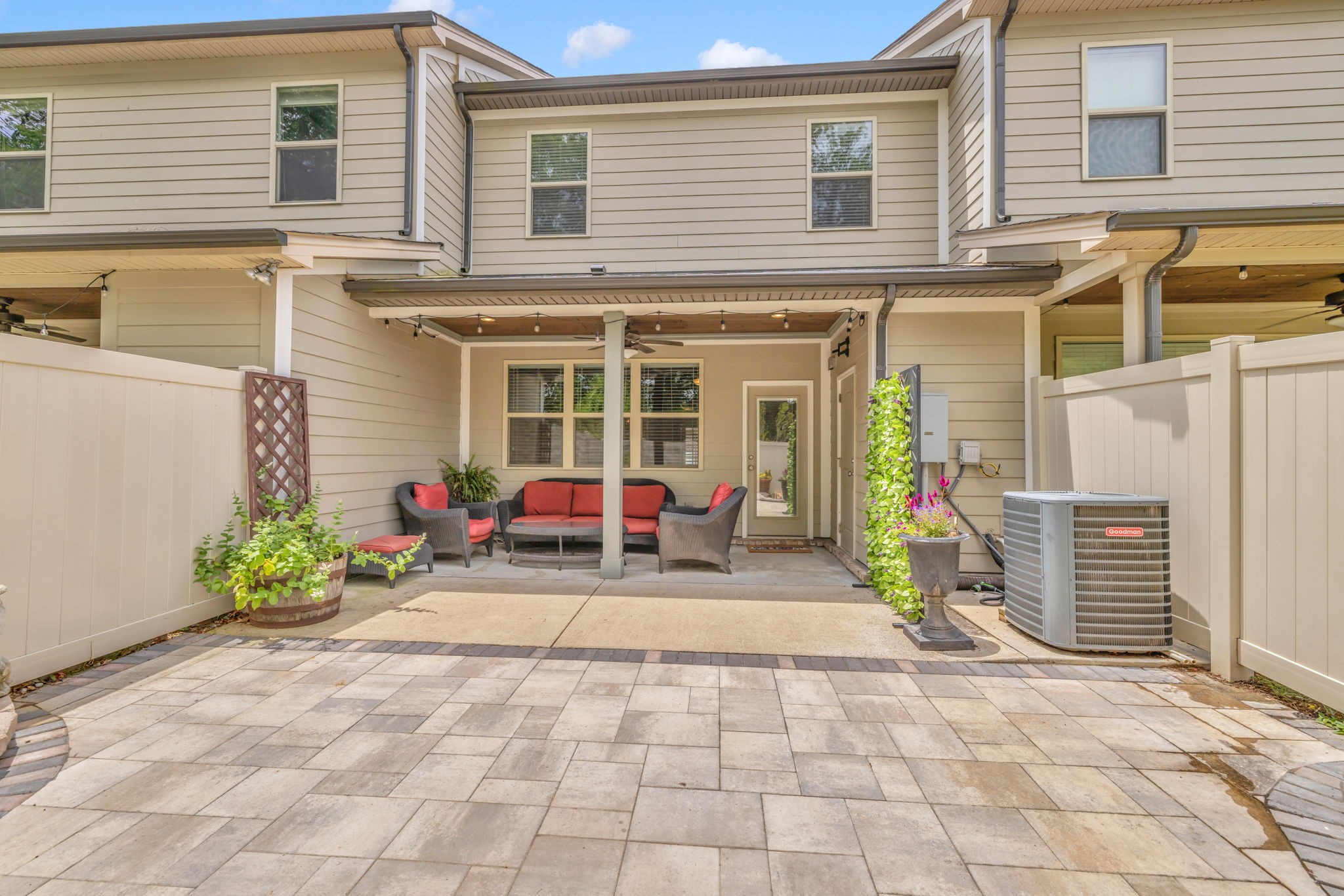 2569 Wellesley Square Dr